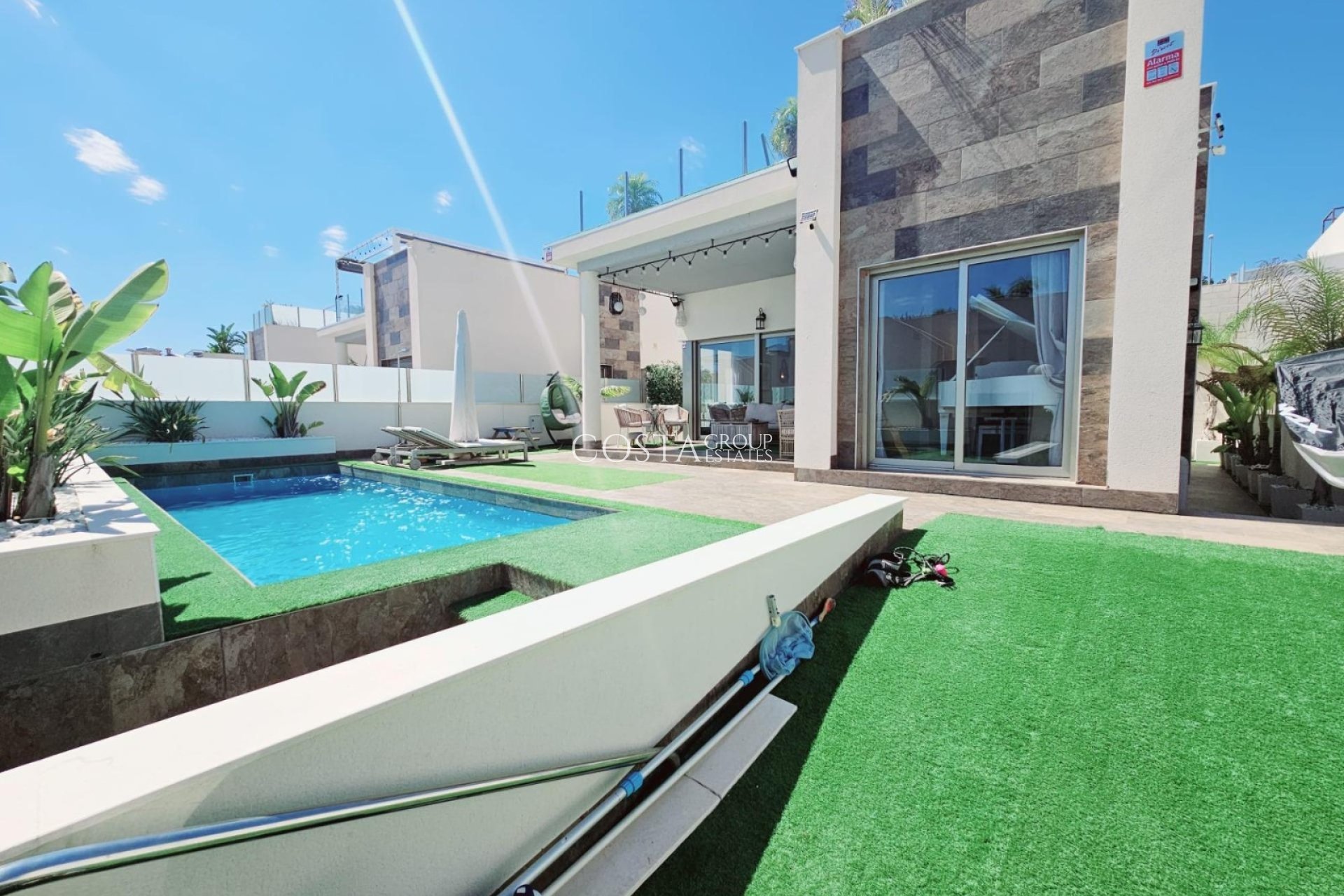 Resale - Villa -
Orihuela Costa - Villamartín