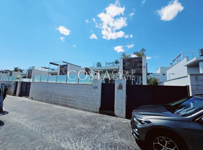 Resale - Villa -
Orihuela Costa - Villamartín