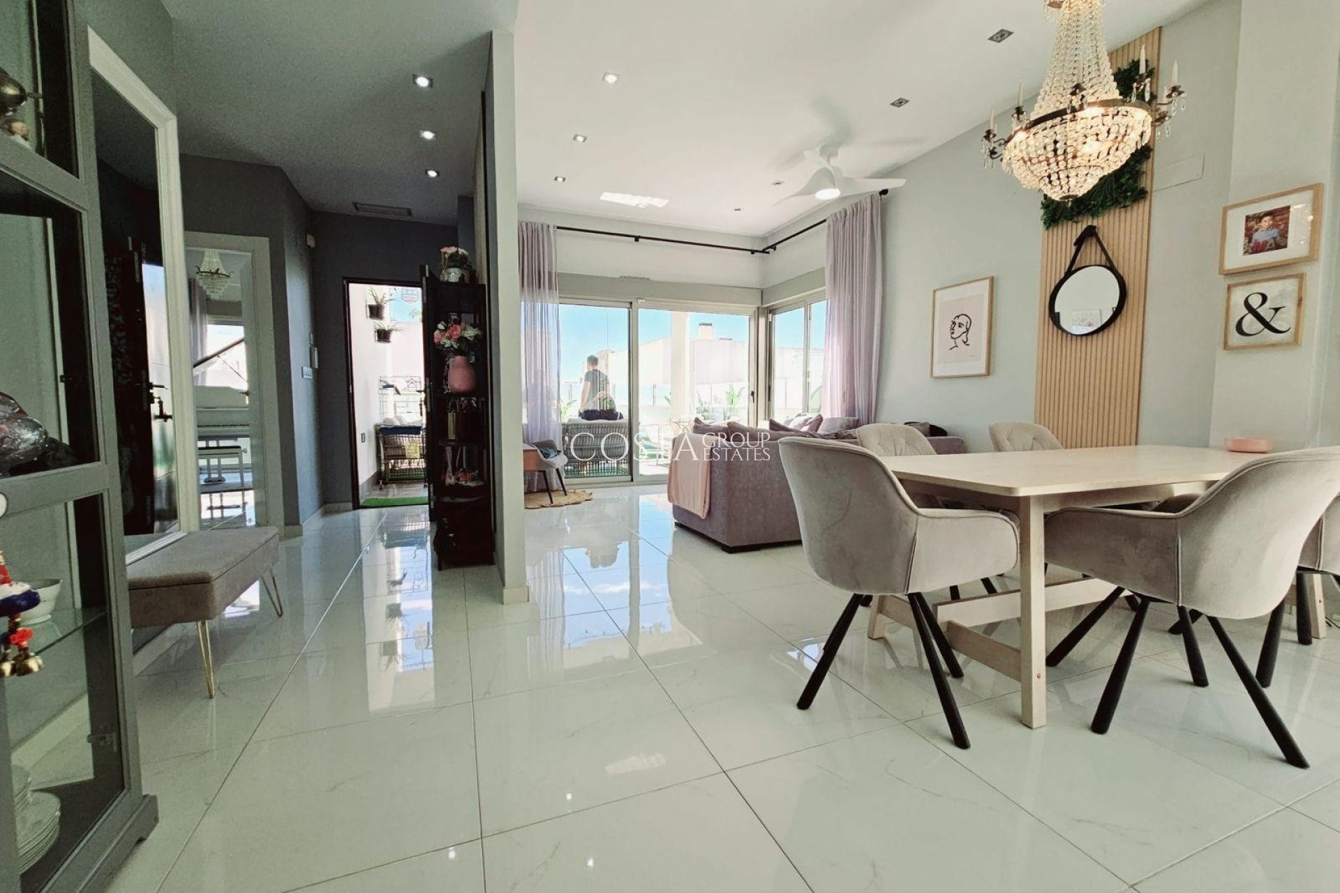 Resale - Villa -
Orihuela Costa - Villamartín