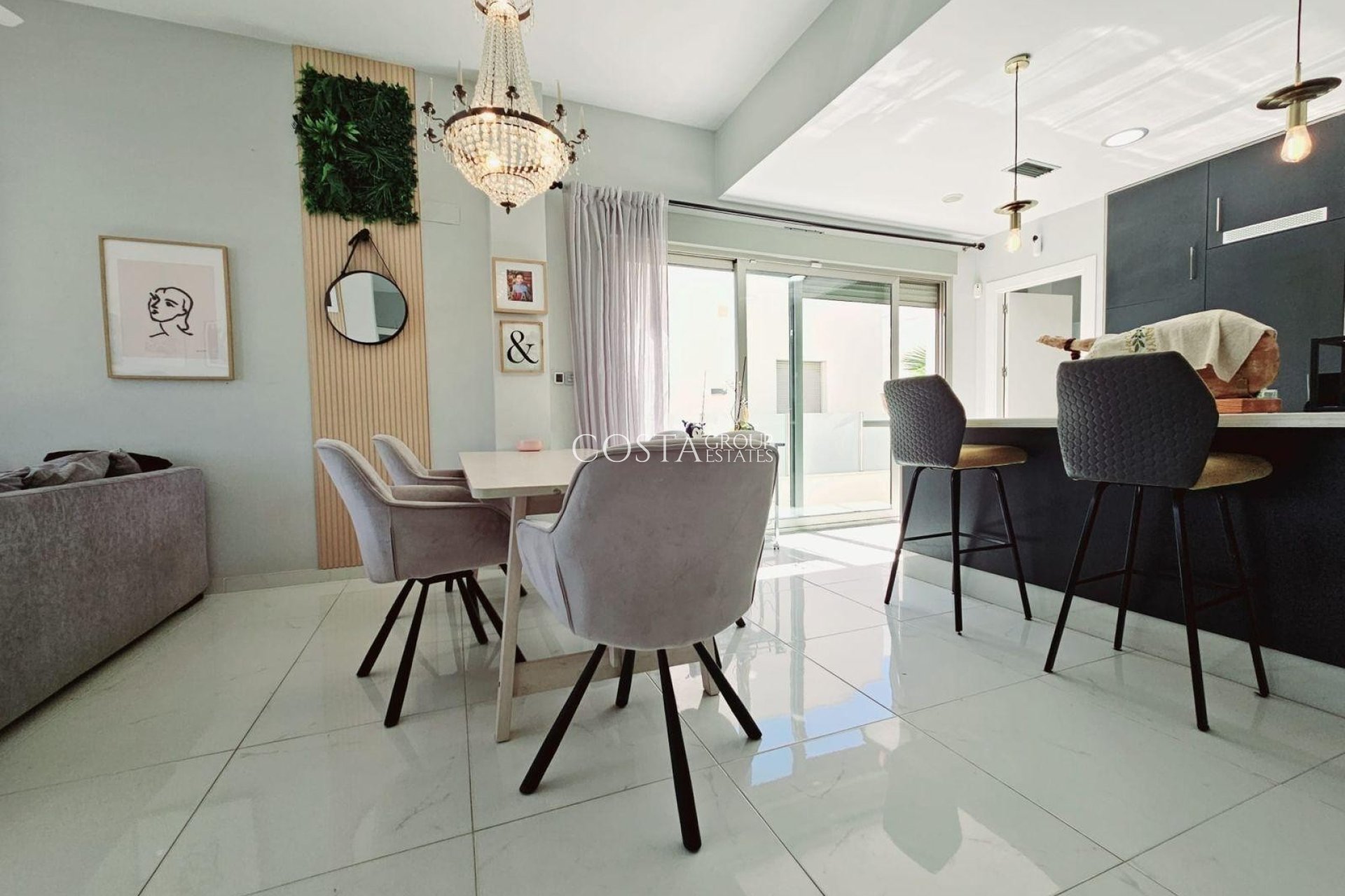 Resale - Villa -
Orihuela Costa - Villamartín