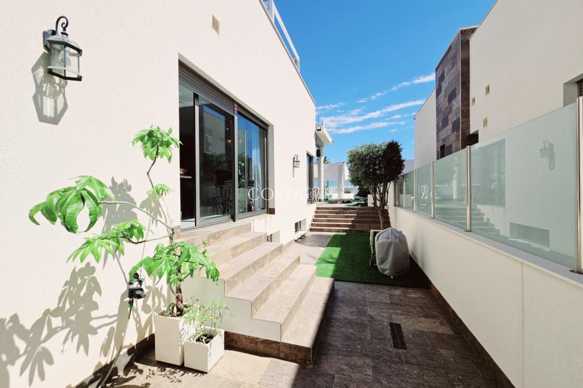 Resale - Villa -
Orihuela Costa - Villamartín