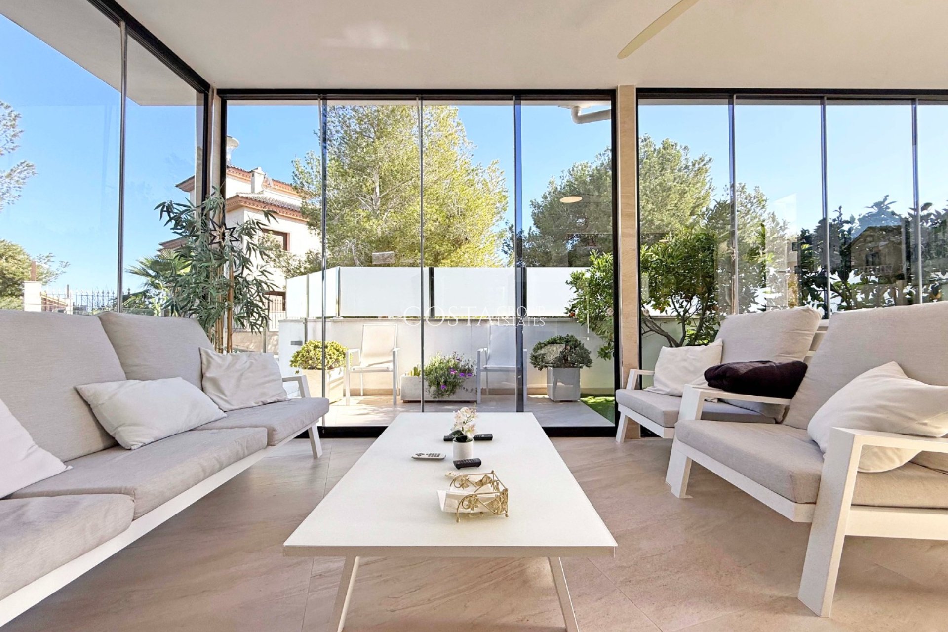 Resale - Villa -
Orihuela Costa - Villamartín