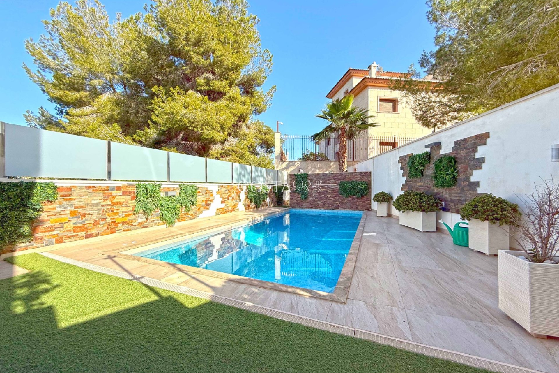 Resale - Villa -
Orihuela Costa - Villamartín