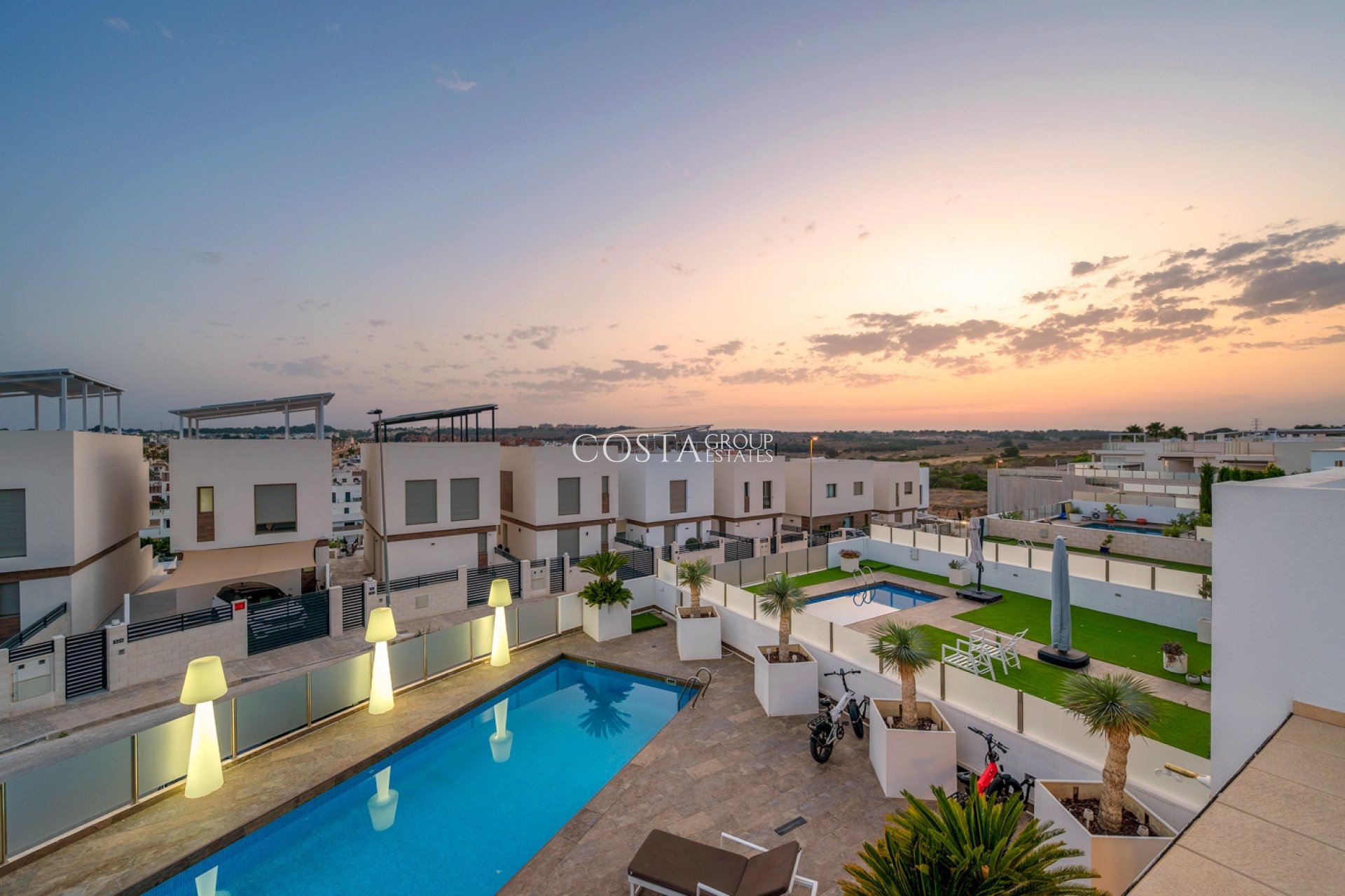 Resale - Villa -
Orihuela Costa - Villamartín