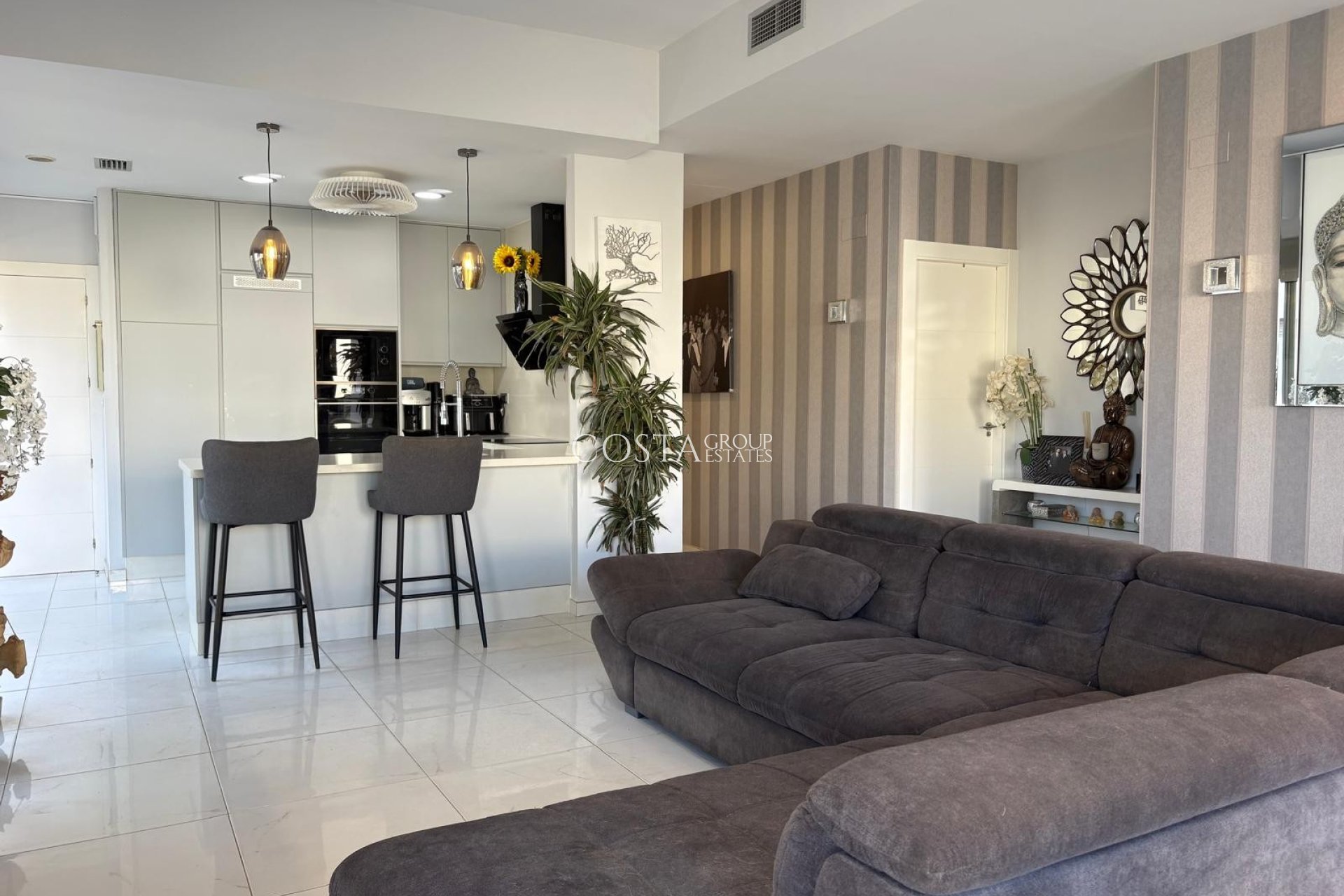 Resale - Villa -
Orihuela Costa - Villamartín