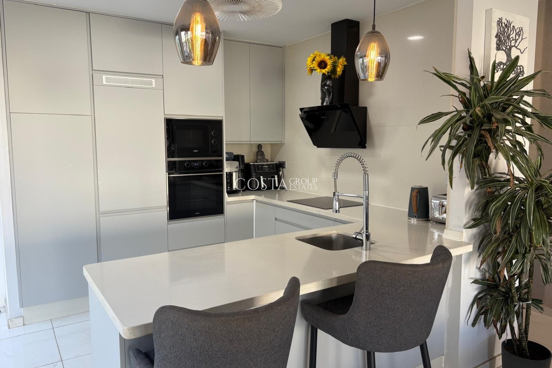 Resale - Villa -
Orihuela Costa - Villamartín