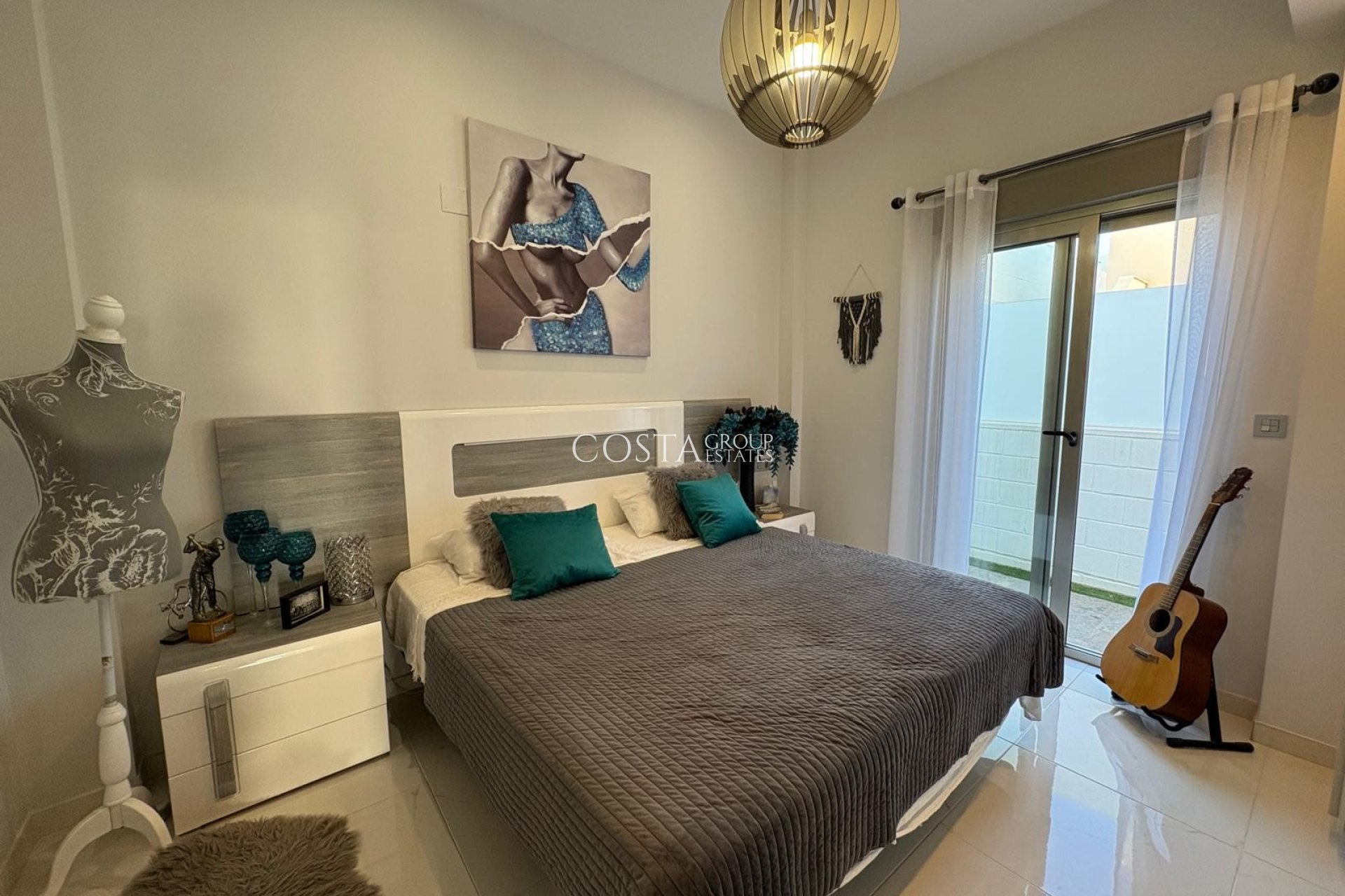 Resale - Villa -
Orihuela Costa - Villamartín