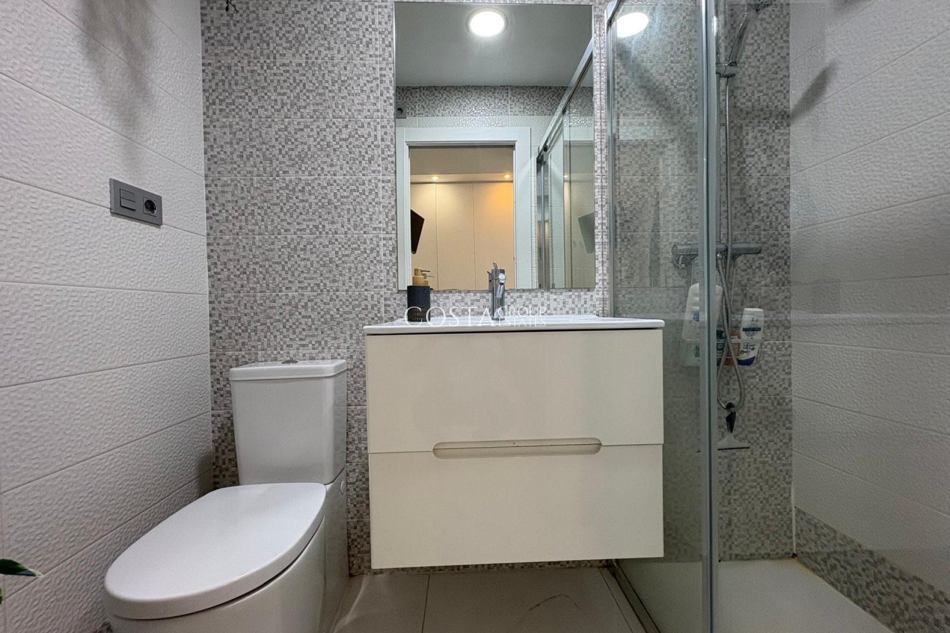 Resale - Villa -
Orihuela Costa - Villamartín