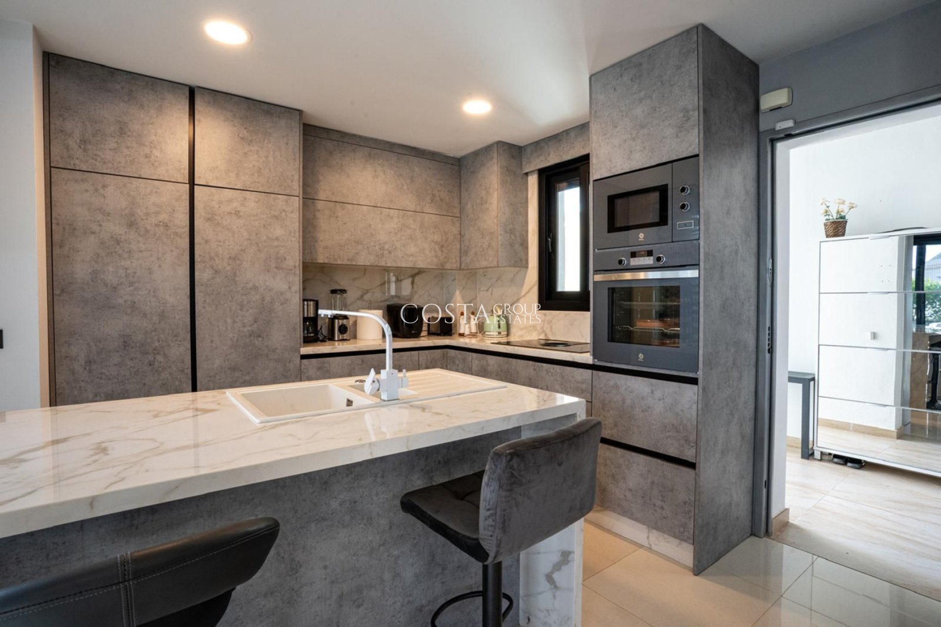 Resale - Villa -
Orihuela Costa - Villamartin