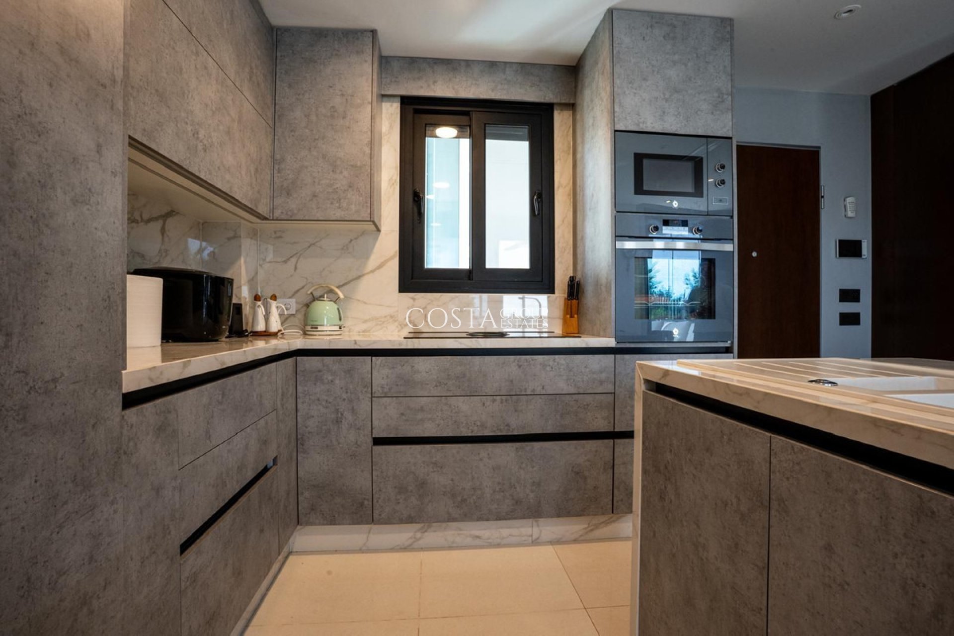 Resale - Villa -
Orihuela Costa - Villamartin