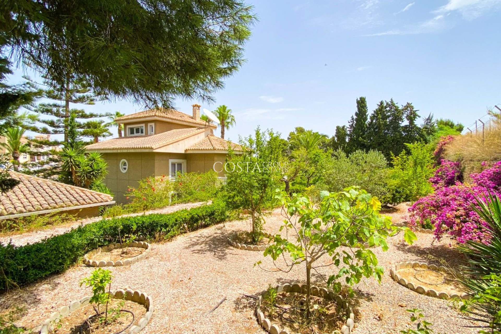 Resale - Villa -
Orihuela Costa - Villamartin