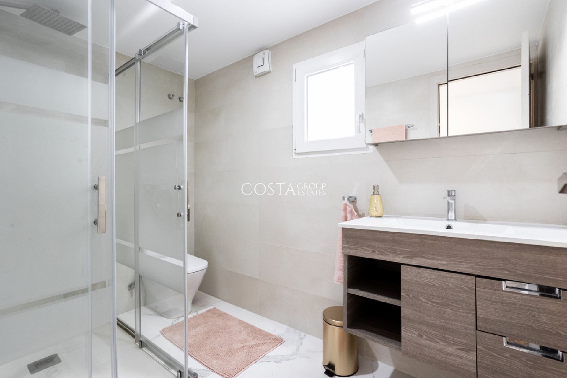 Resale - Villa -
Orihuela Costa - Villamartin