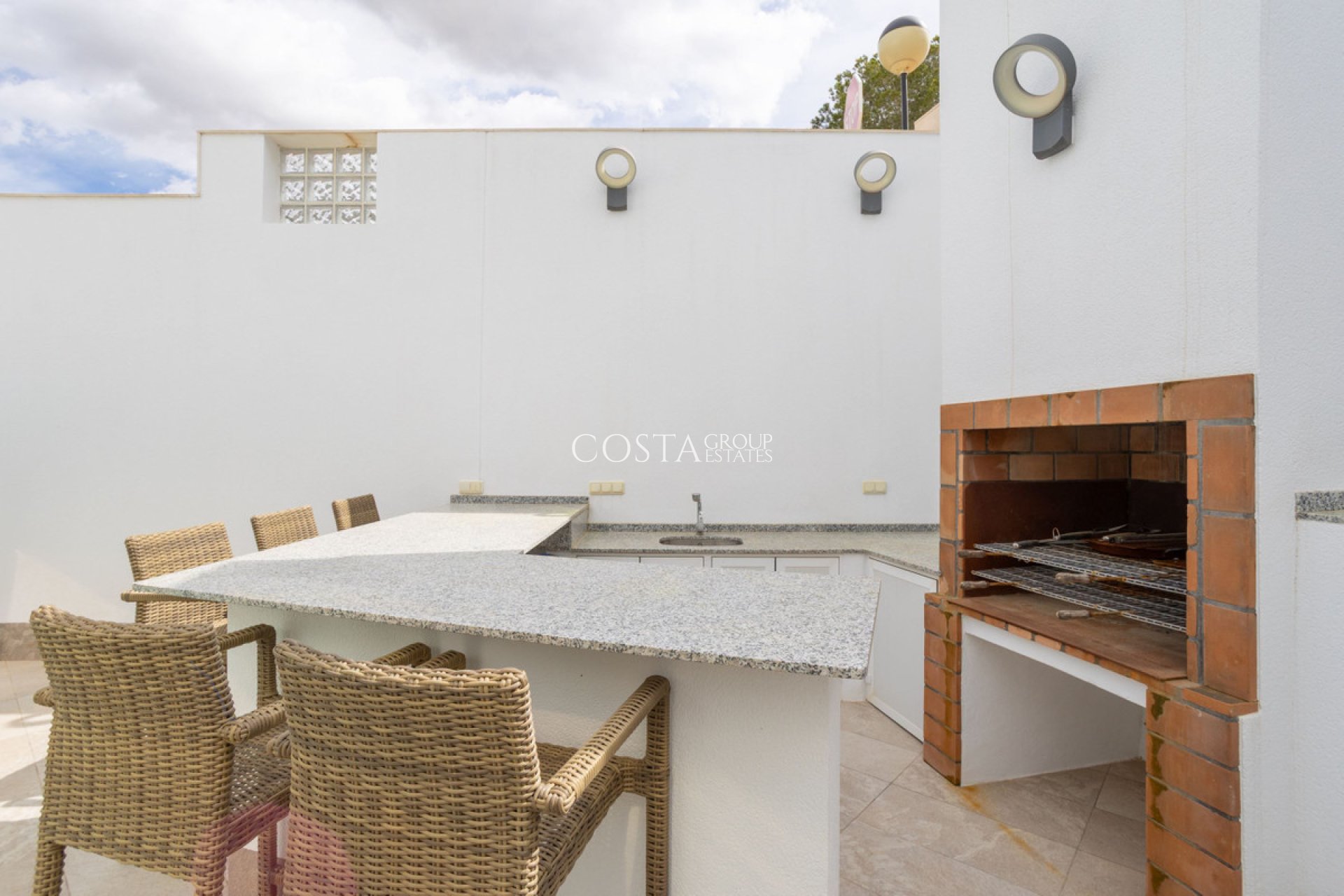 Resale - Villa -
Orihuela Costa - Villamartin