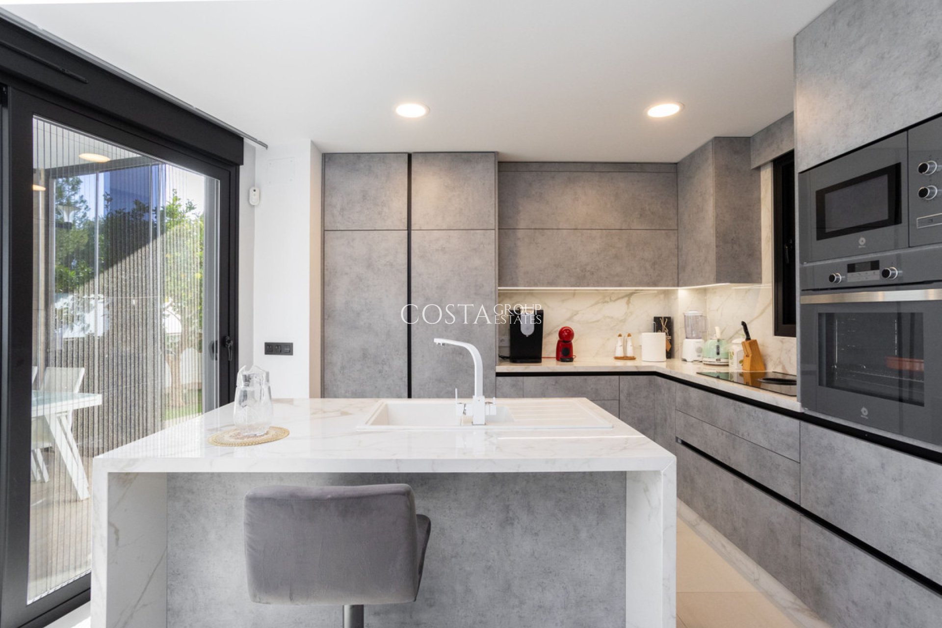 Resale - Villa -
Orihuela Costa - Villamartin