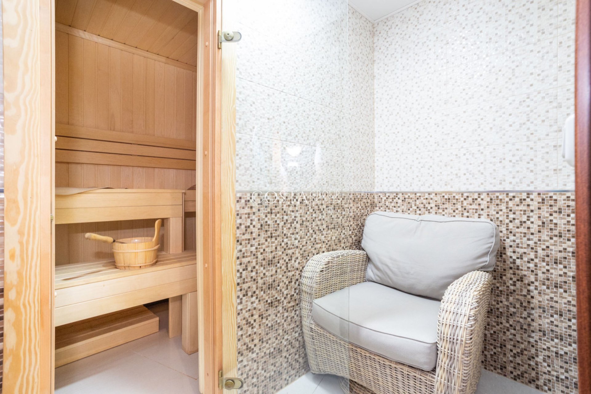 Resale - Villa -
Orihuela Costa - Villamartin