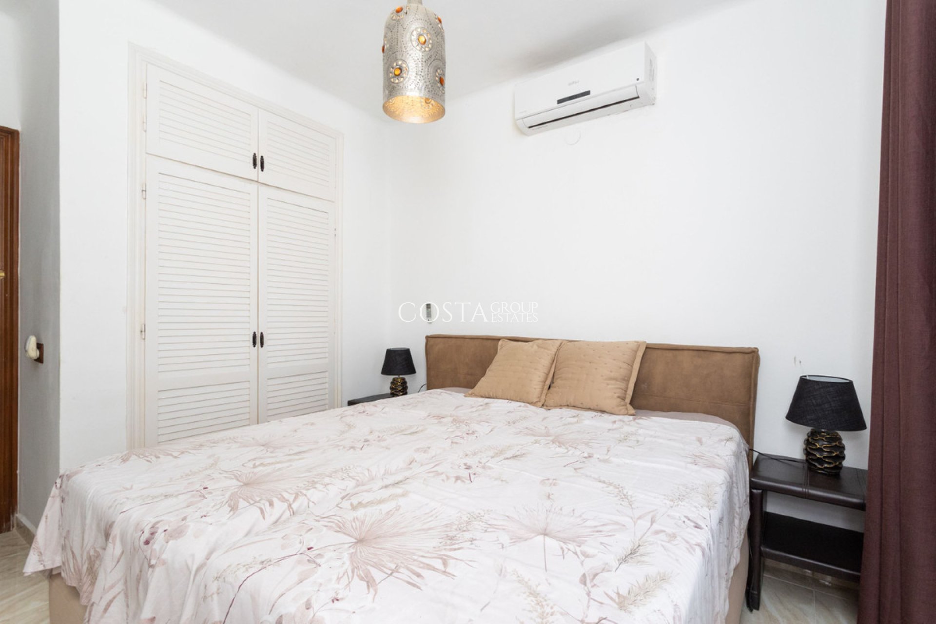 Resale - Villa -
Orihuela Costa - Villamartin