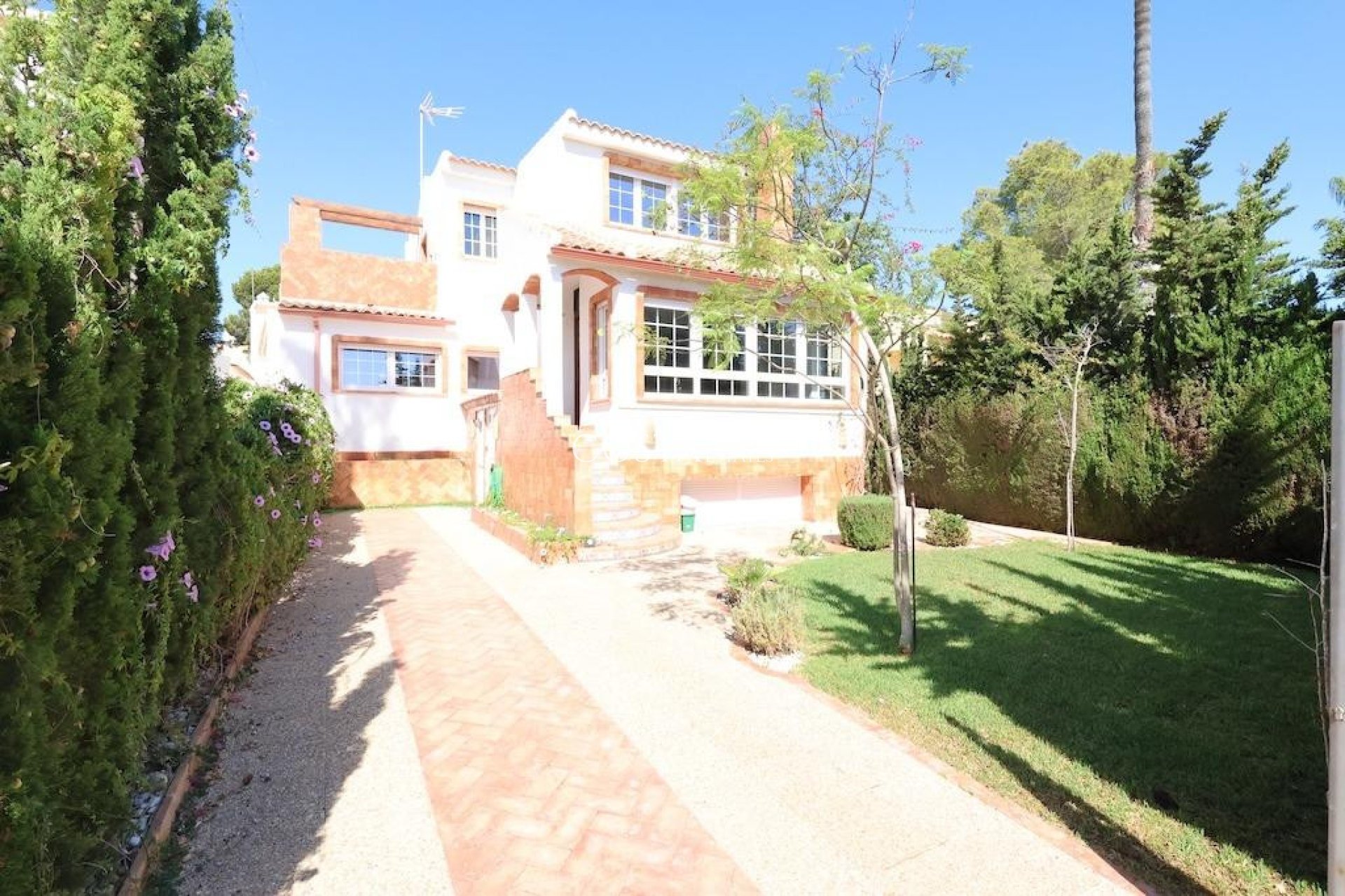Resale - Villa -
Orihuela Costa - Villamartin