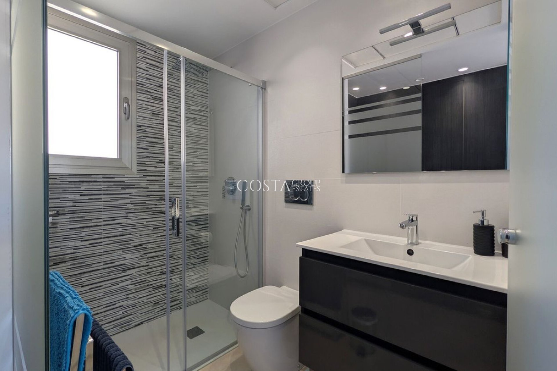 Resale - Villa -
Orihuela Costa - Villamartin