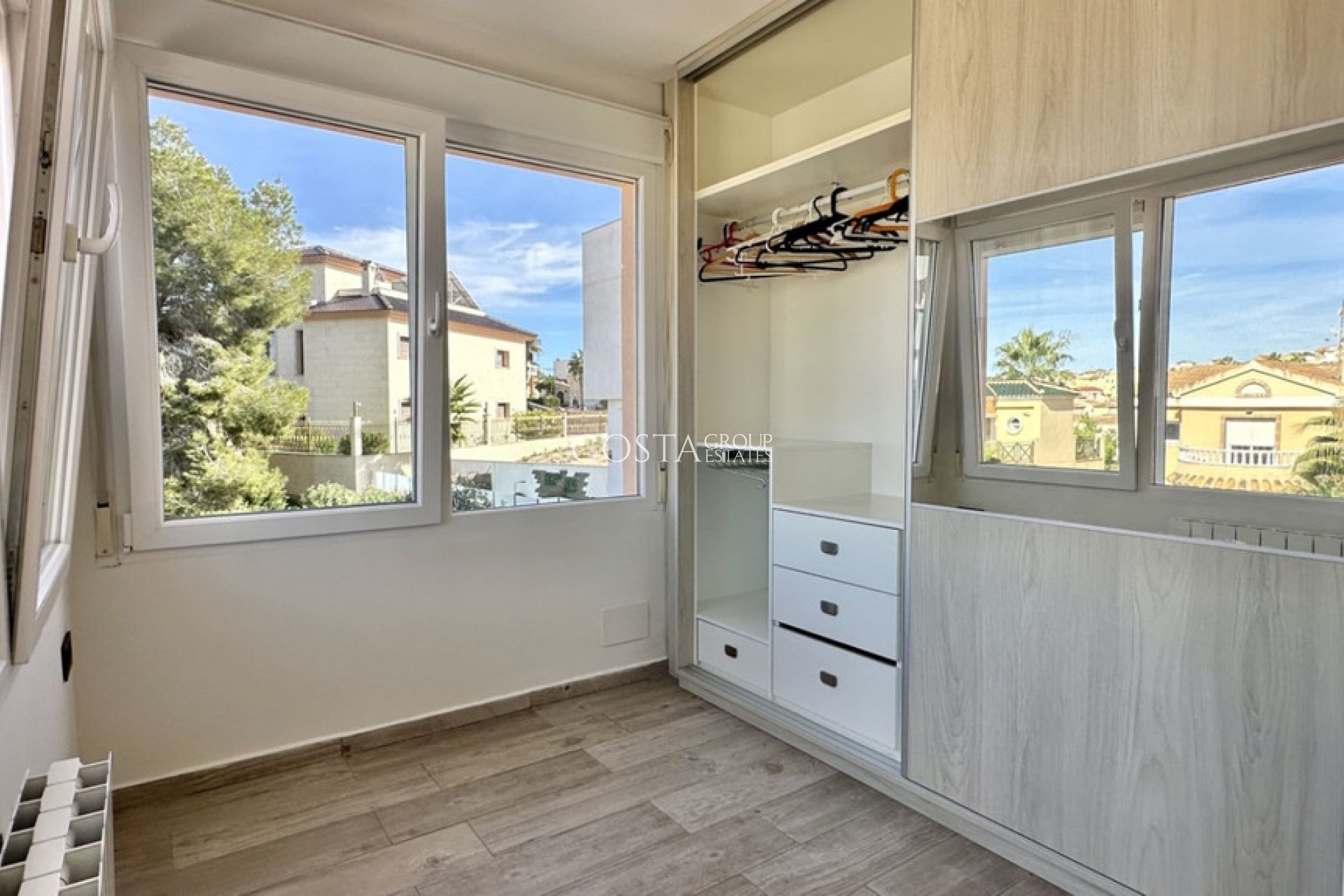 Resale - Villa -
Orihuela Costa - Villamartin