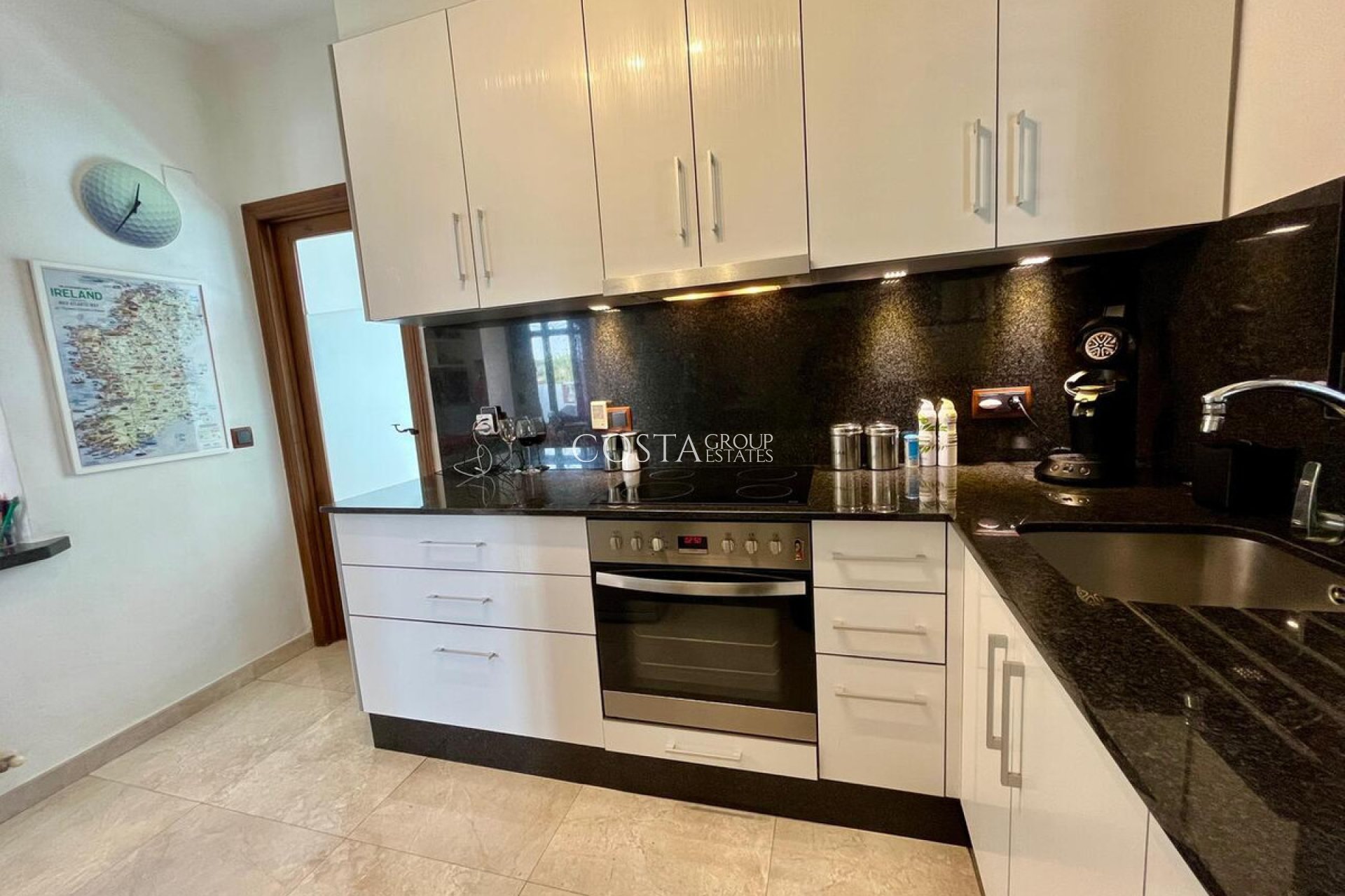 Resale - Villa -
Orihuela Costa - Villamartin