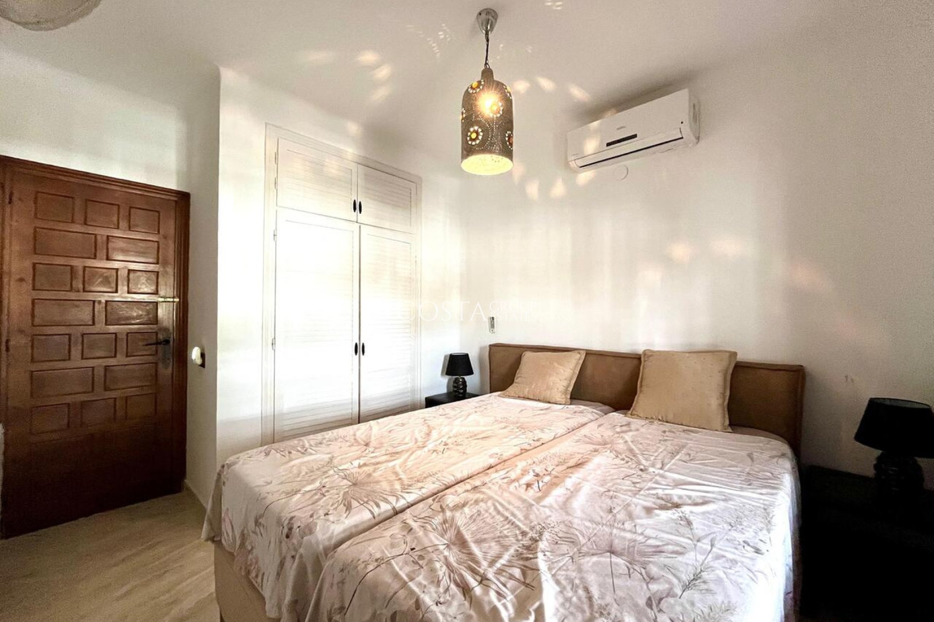 Resale - Villa -
Orihuela Costa - Villamartin