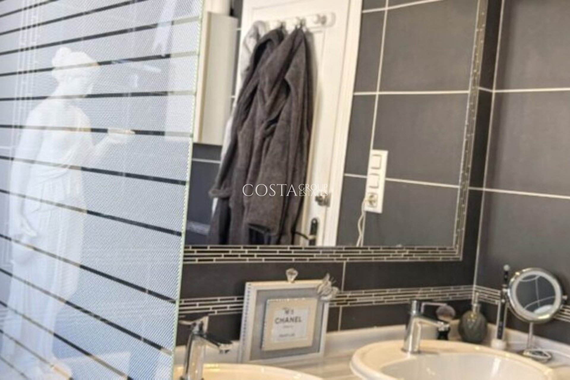 Resale - Villa -
Orihuela Costa - Villamartin