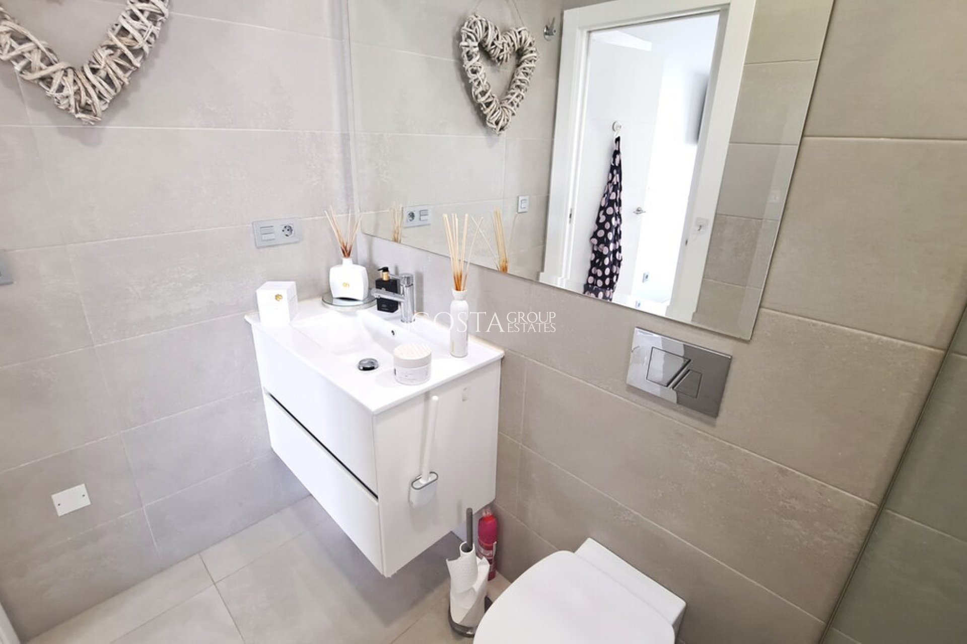 Resale - Villa -
Orihuela Costa - Villamartin