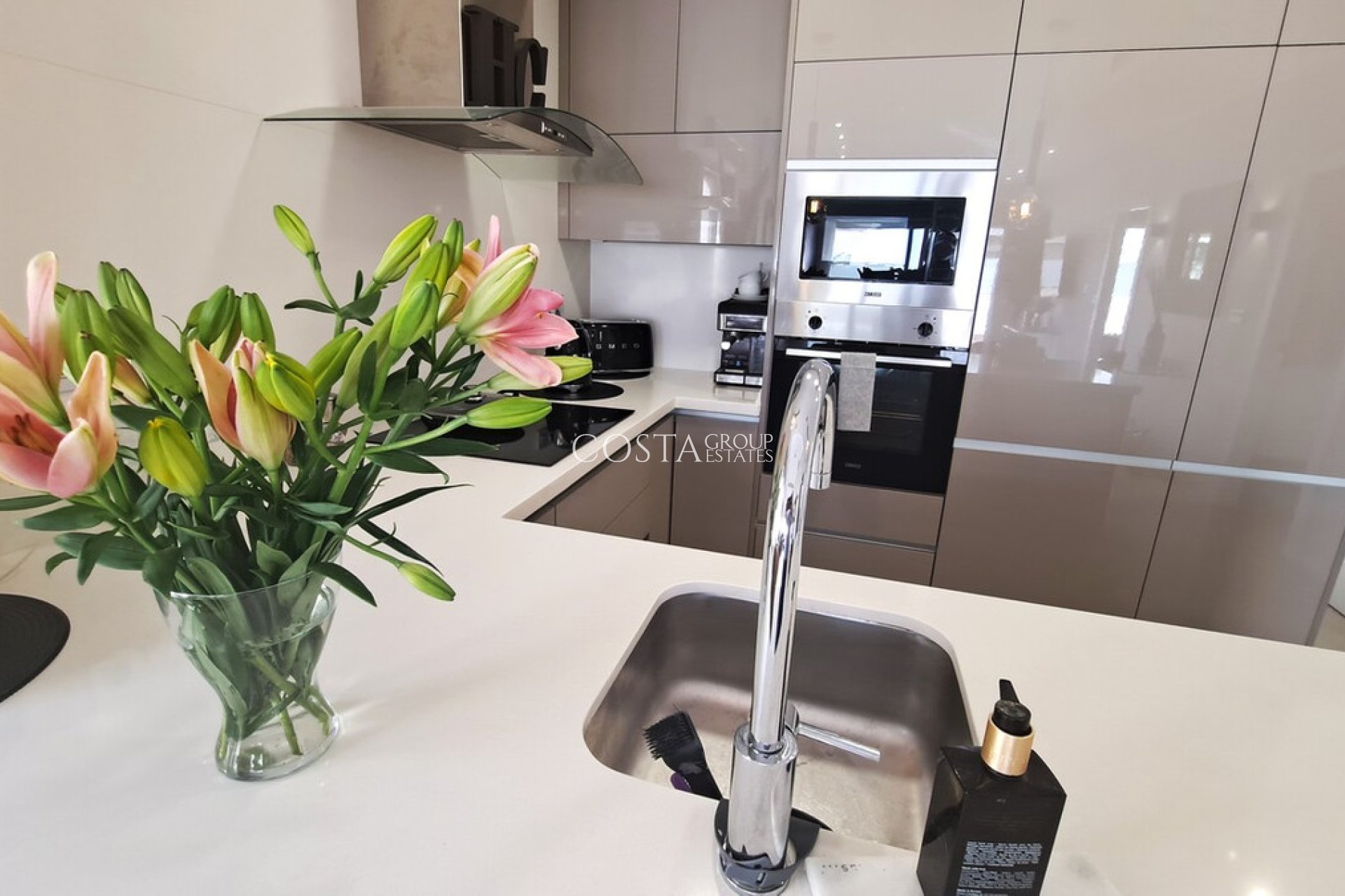 Resale - Villa -
Orihuela Costa - Villamartin