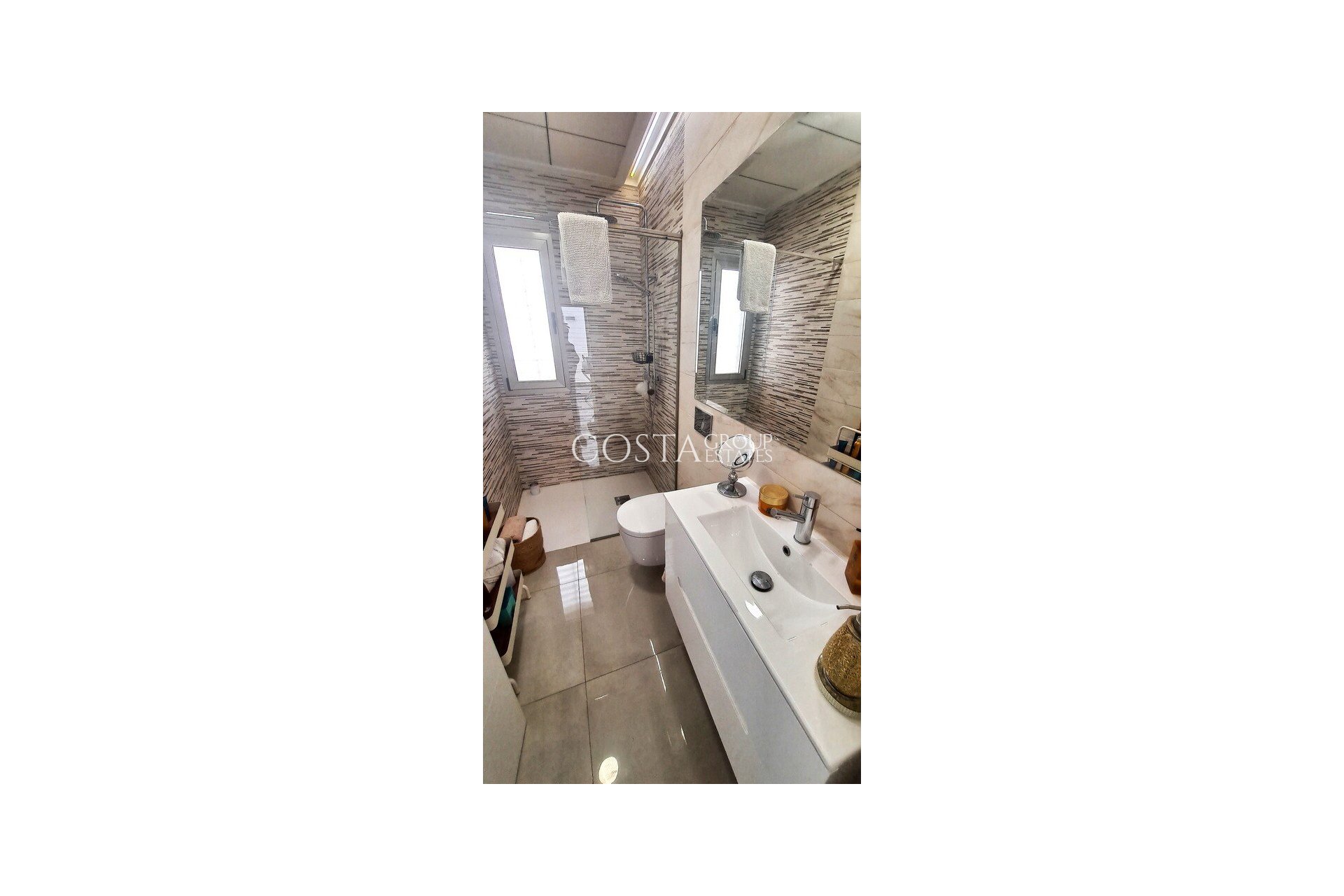 Resale - Villa -
Orihuela Costa - Villamartin