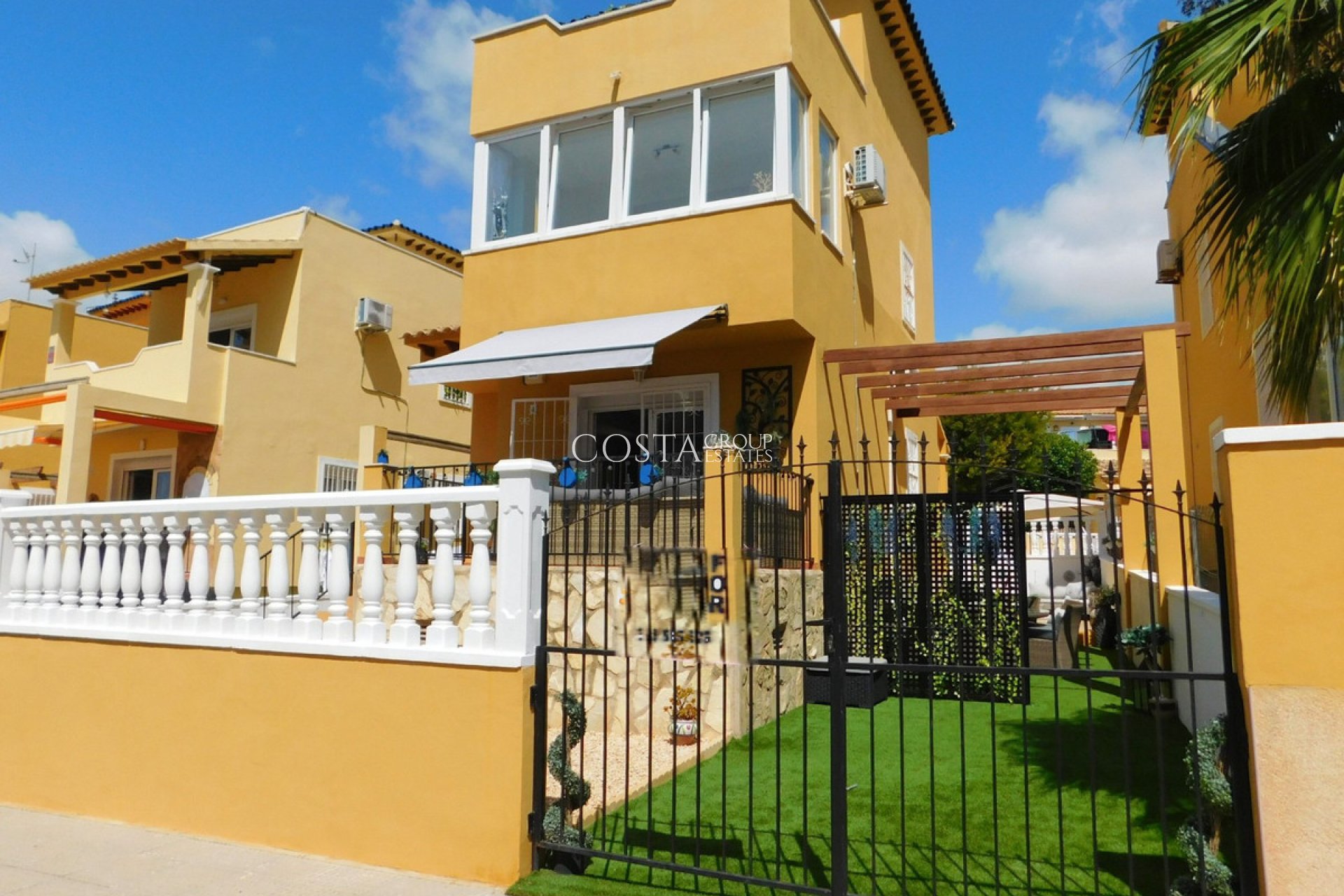 Resale - Villa -
Orihuela Costa - Villamartin