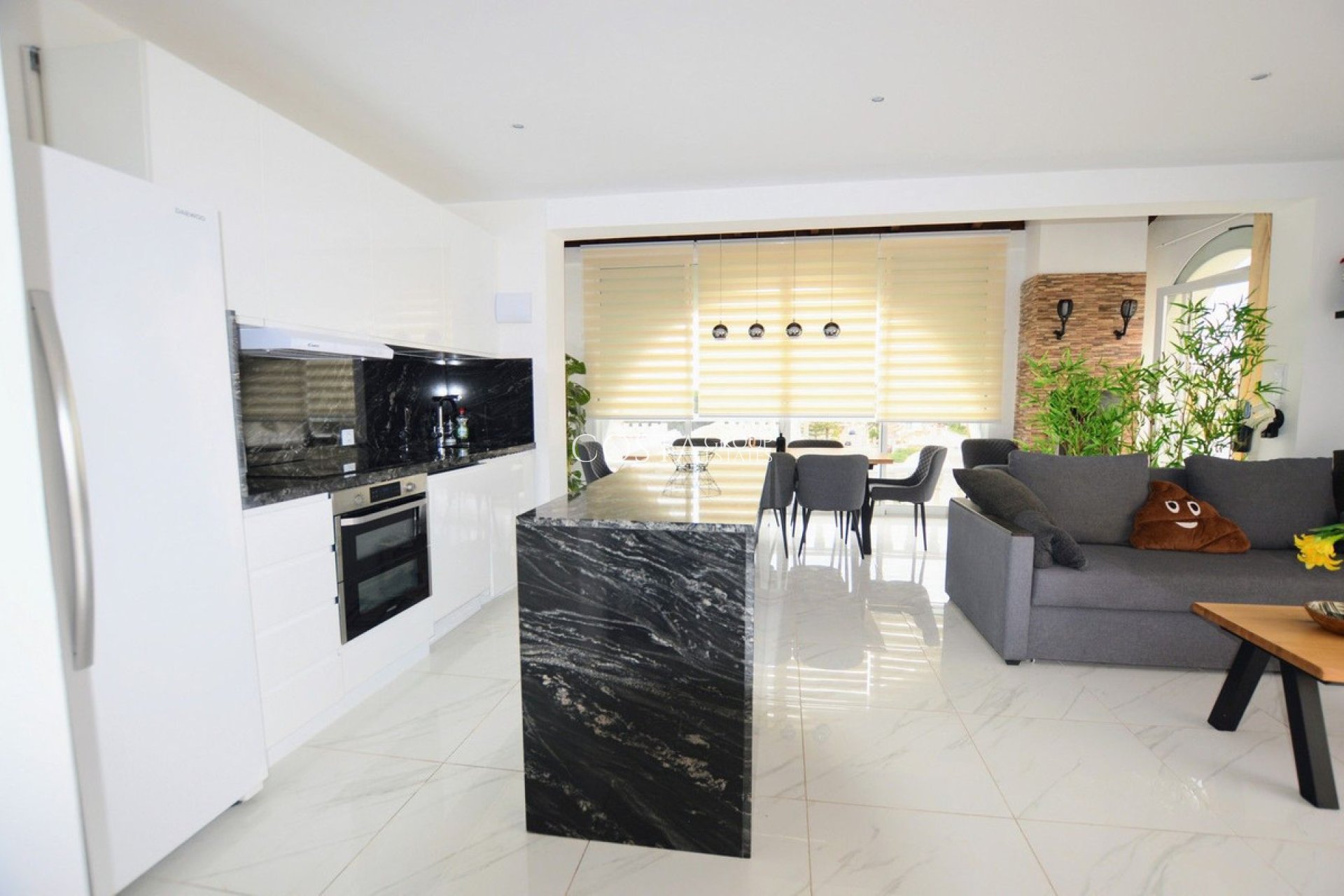 Resale - Villa -
Orihuela Costa - Villamartin