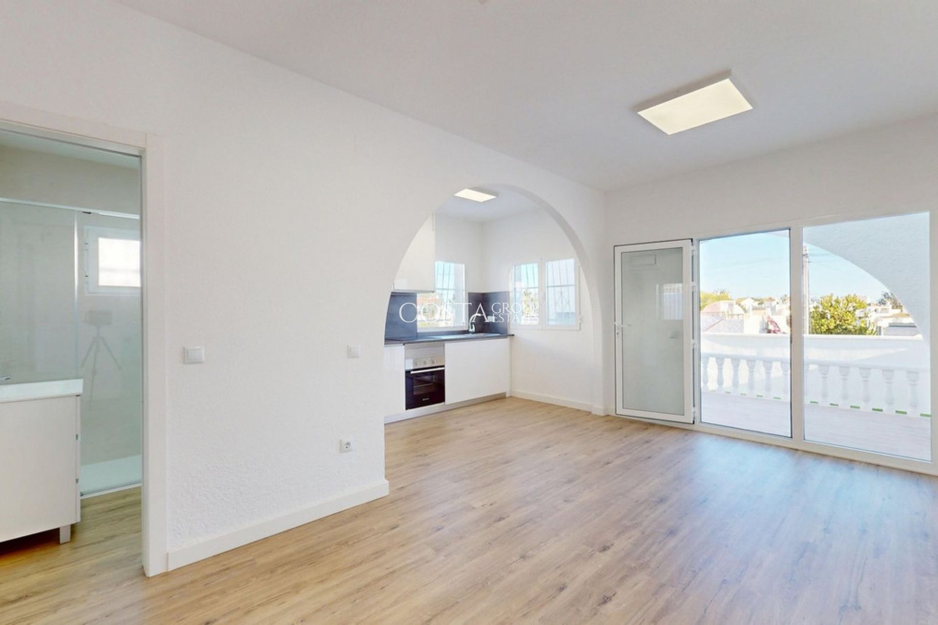 Resale - Villa -
Orihuela Costa - Villamartin