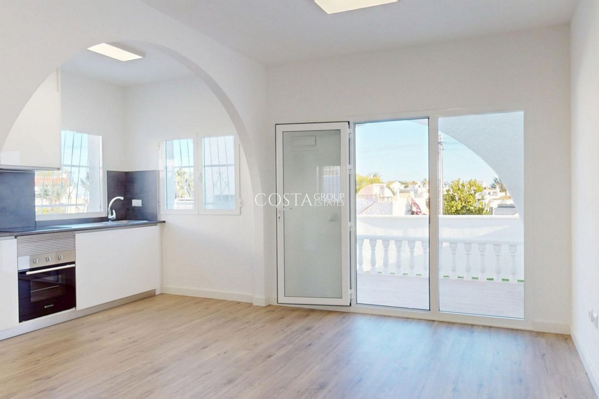Resale - Villa -
Orihuela Costa - Villamartin