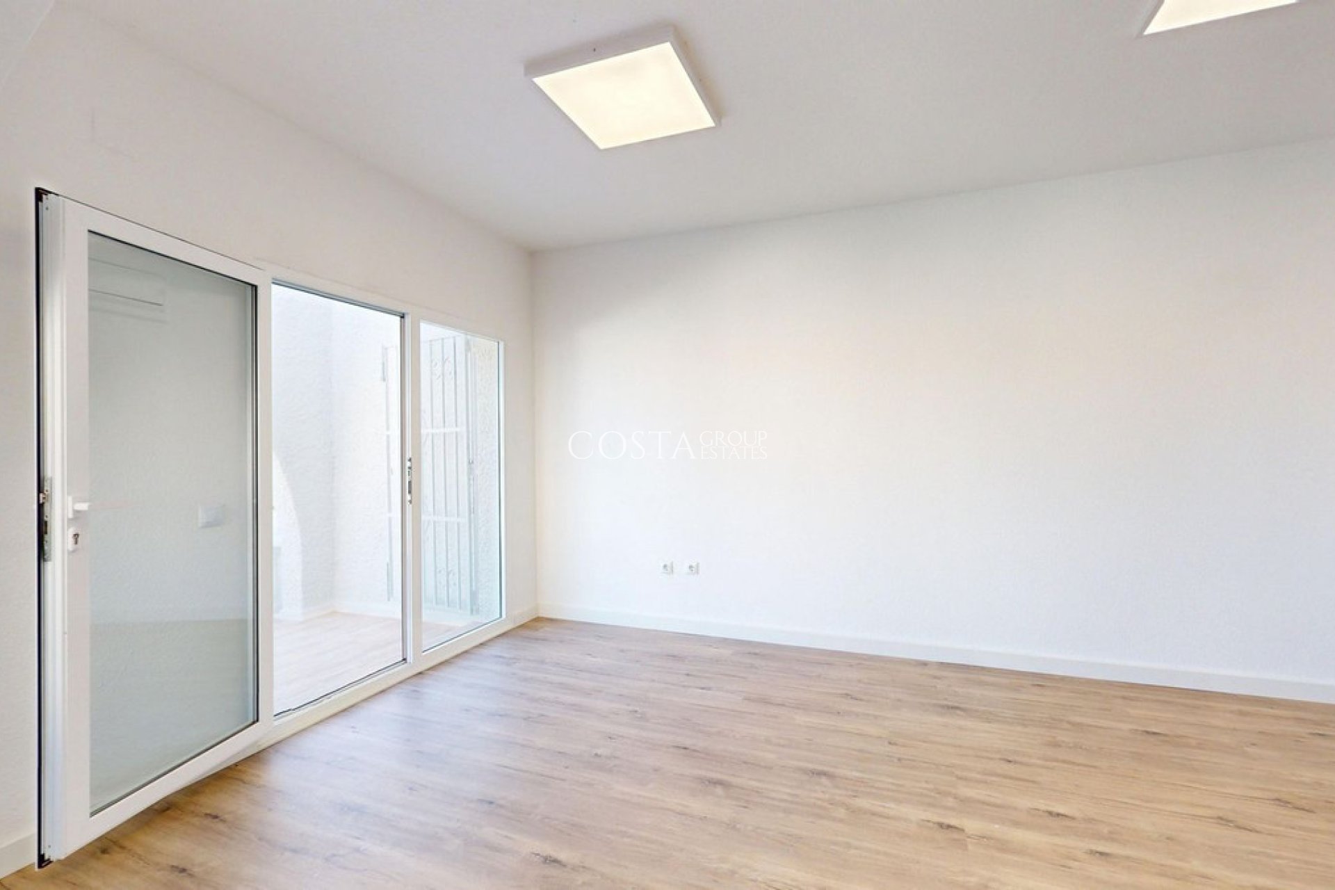 Resale - Villa -
Orihuela Costa - Villamartin