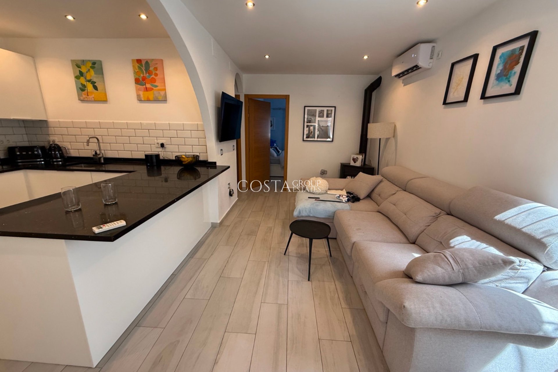 Resale - Villa -
Orihuela Costa - Villamartin