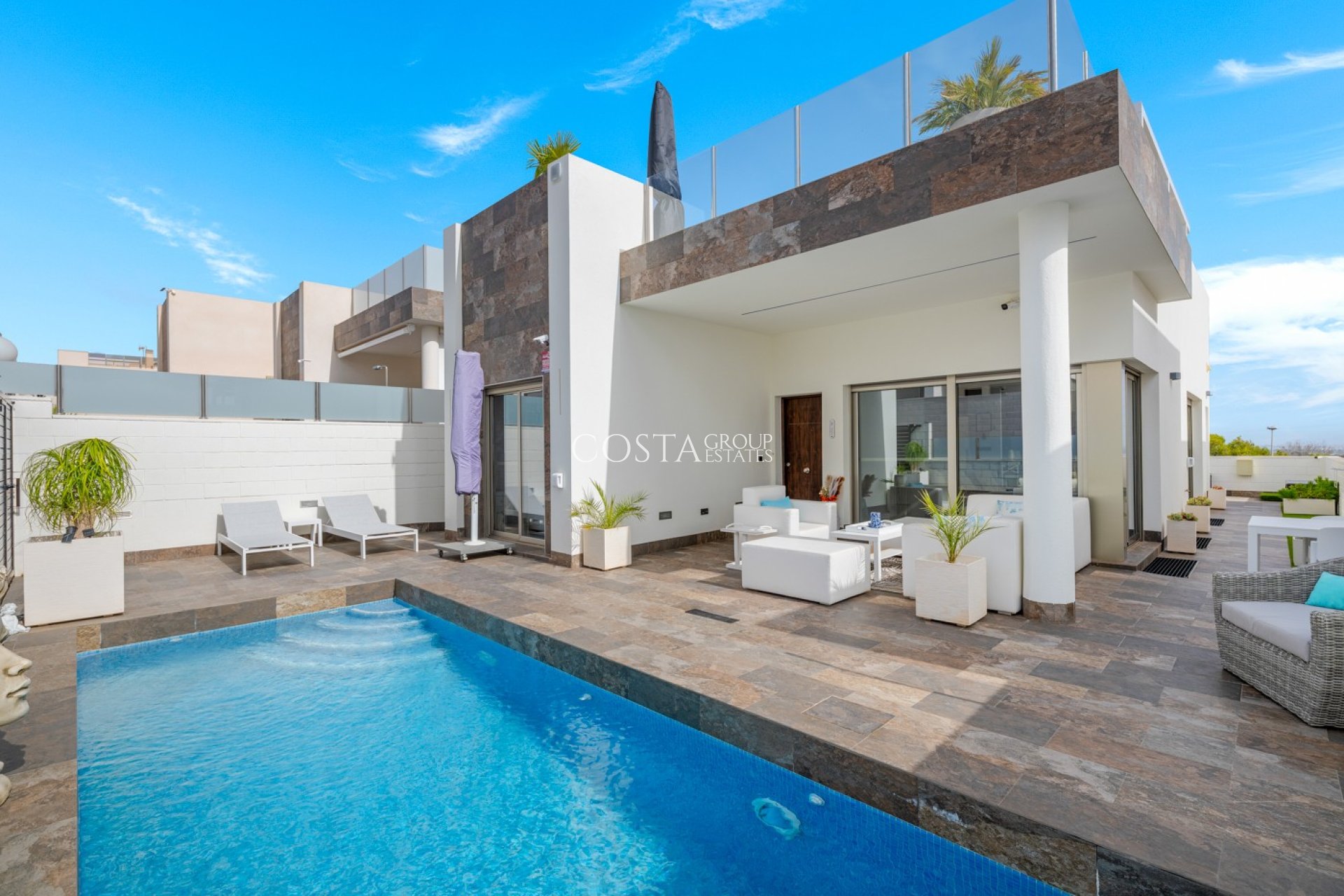 Resale - Villa -
Orihuela Costa - Villamartín