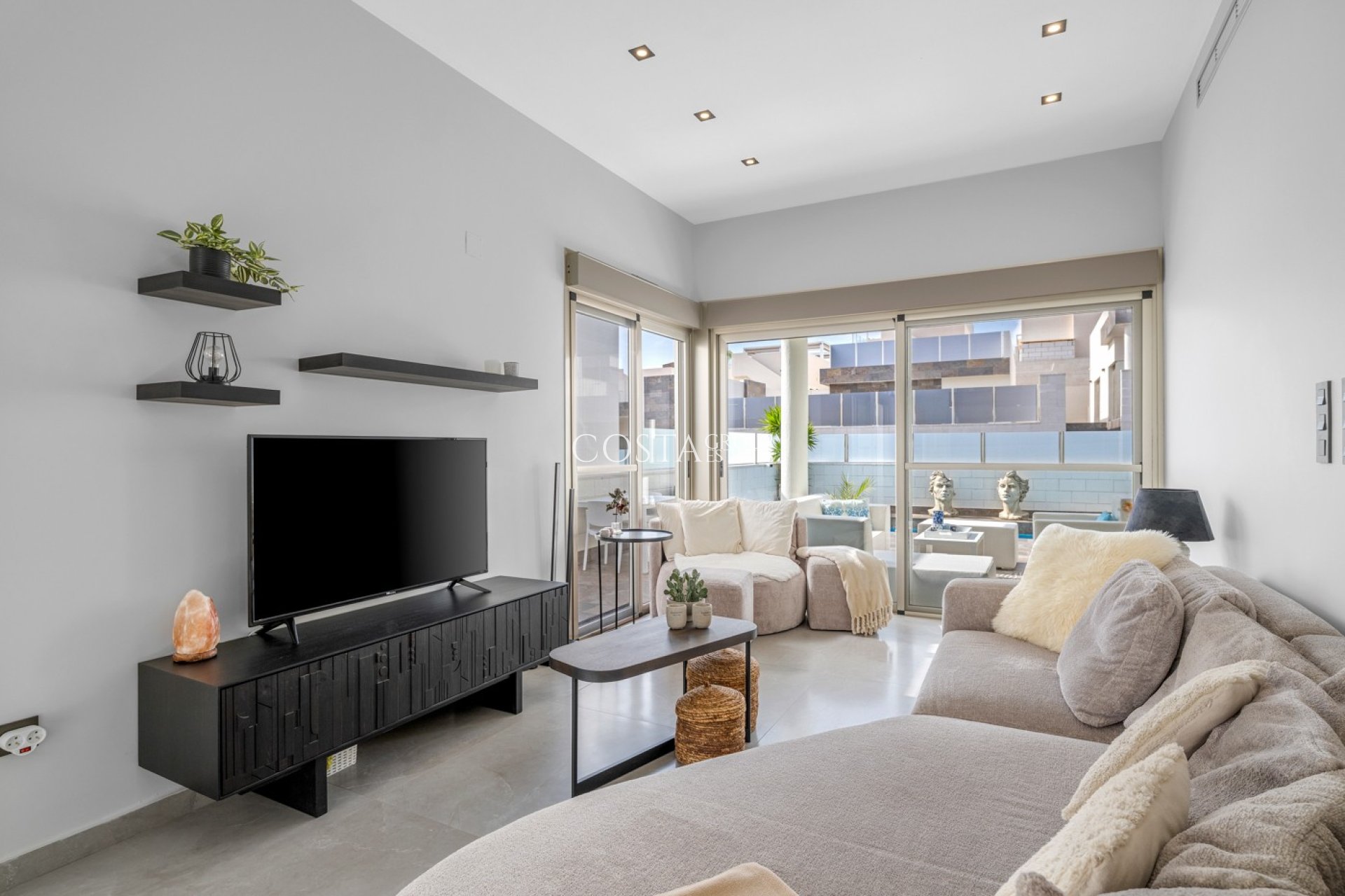 Resale - Villa -
Orihuela Costa - Villamartín