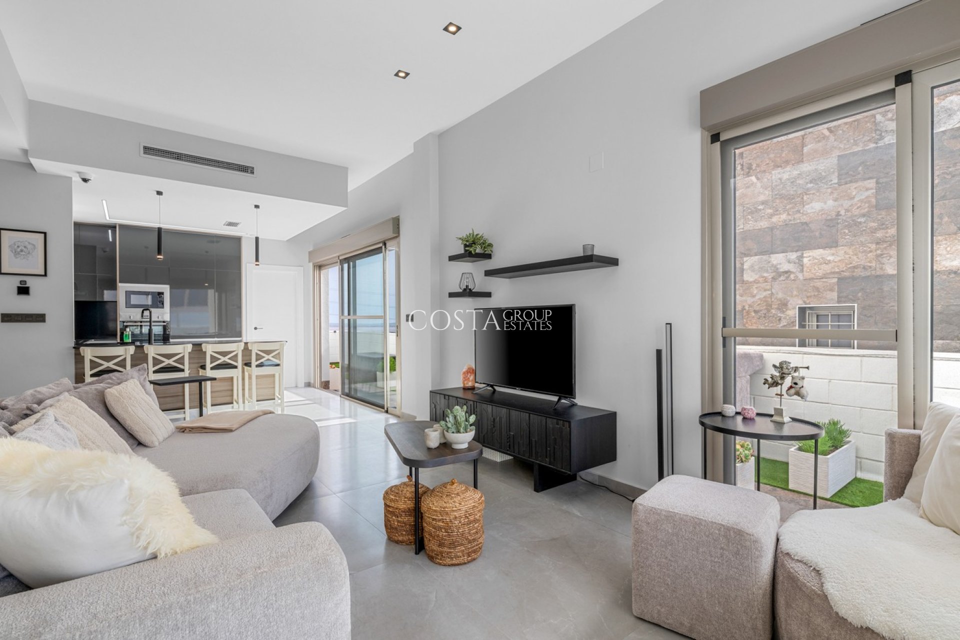 Resale - Villa -
Orihuela Costa - Villamartín