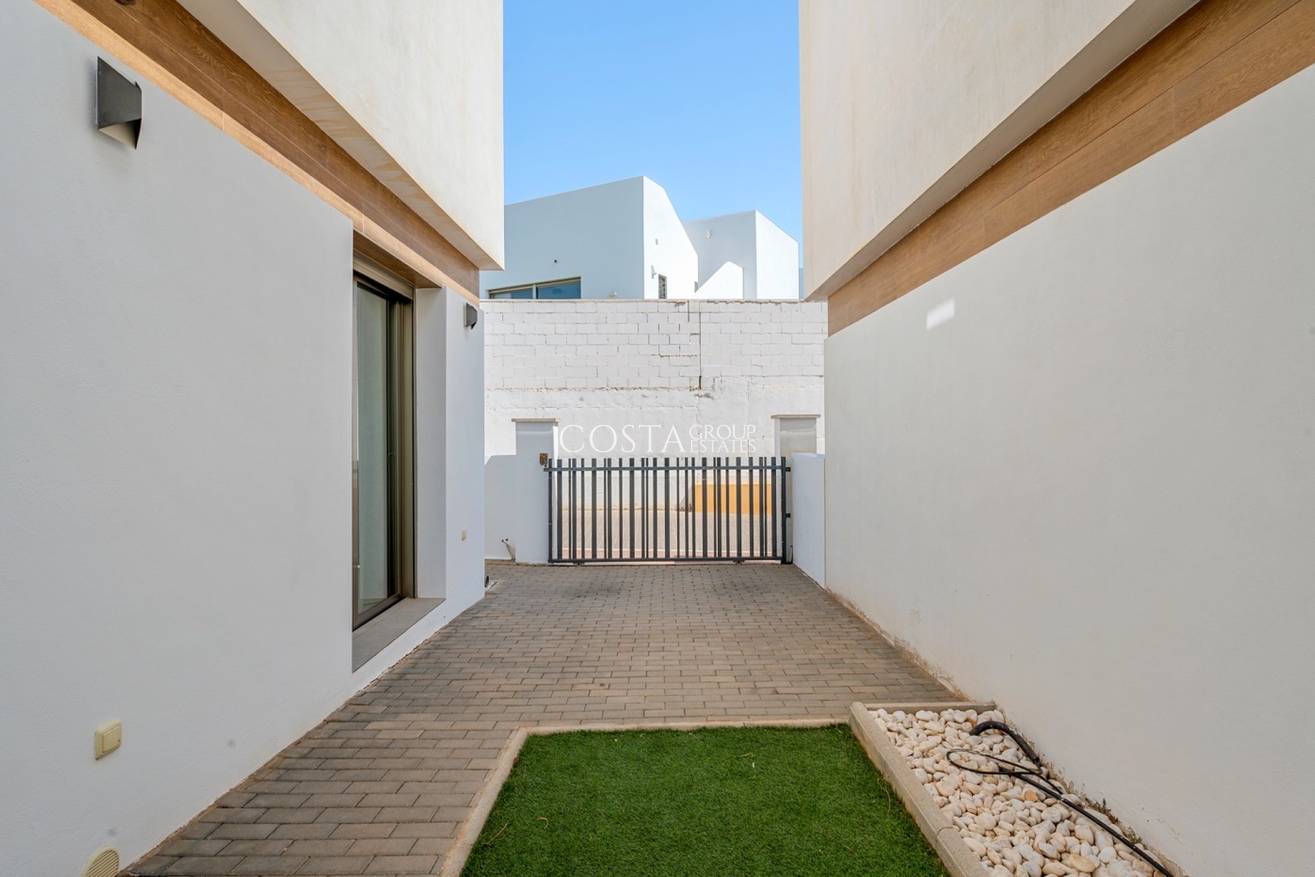 Resale - Villa -
Orihuela Costa - Villamartín