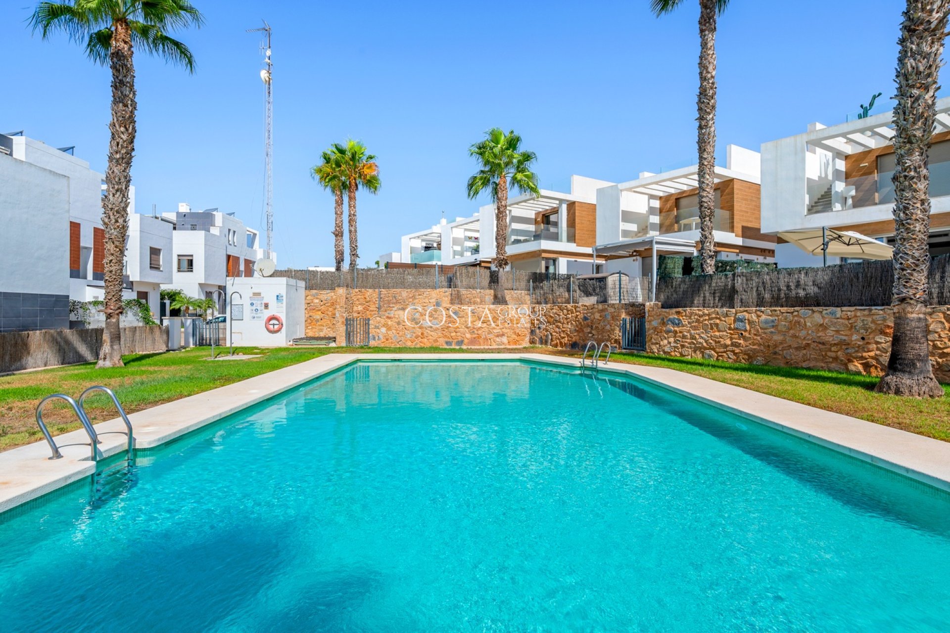 Resale - Villa -
Orihuela Costa - Villamartín