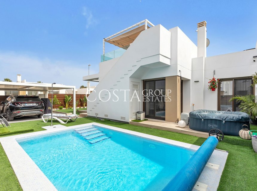 Resale - Villa -
Orihuela Costa - Vista Bella Golf