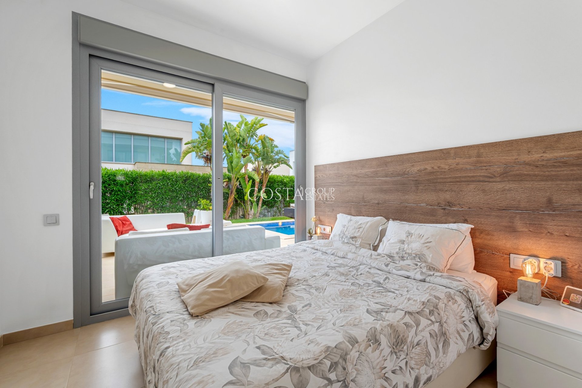 Resale - Villa -
Orihuela Costa - Vistabella Golf