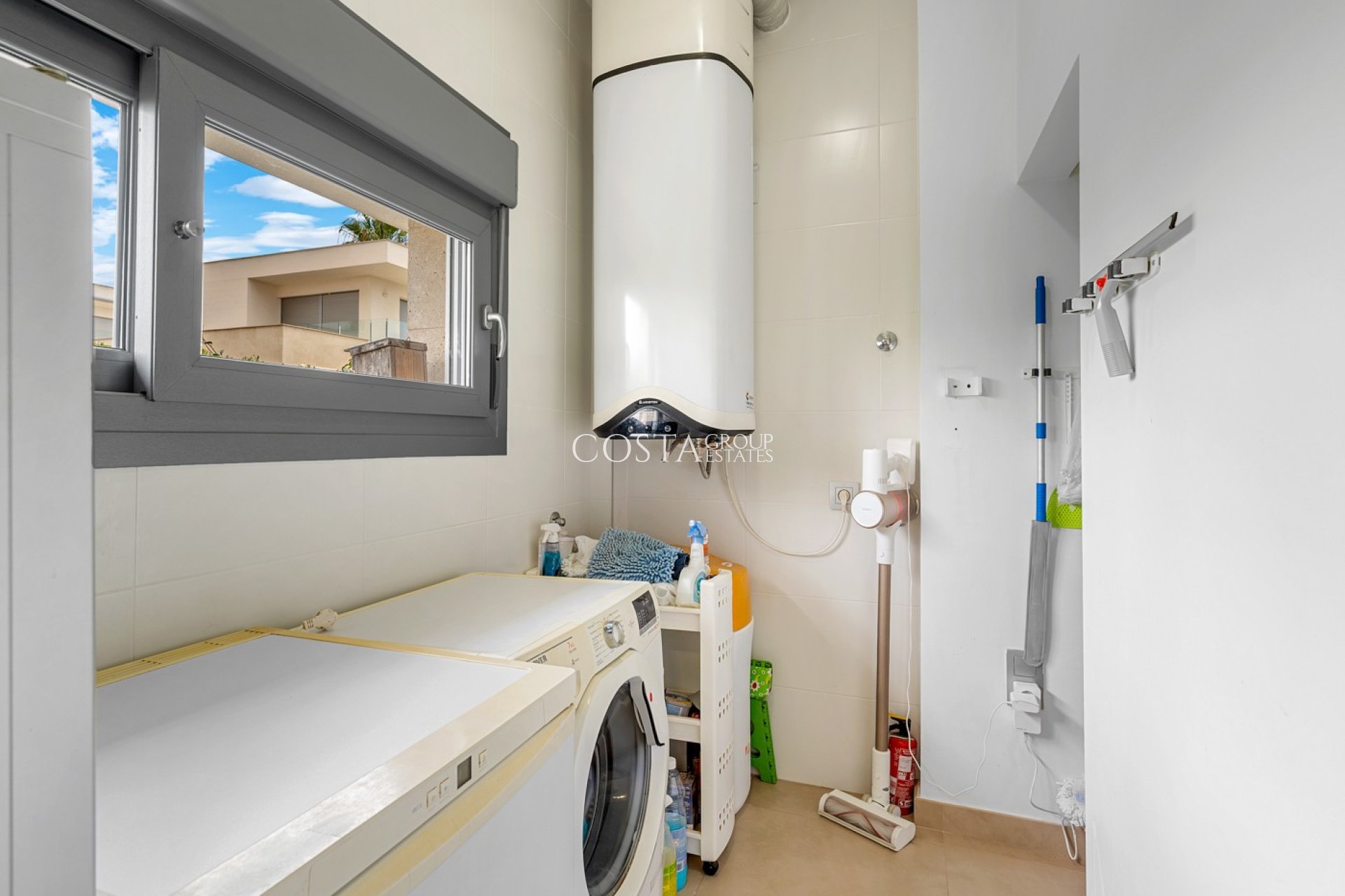 Resale - Villa -
Orihuela Costa - Vistabella Golf