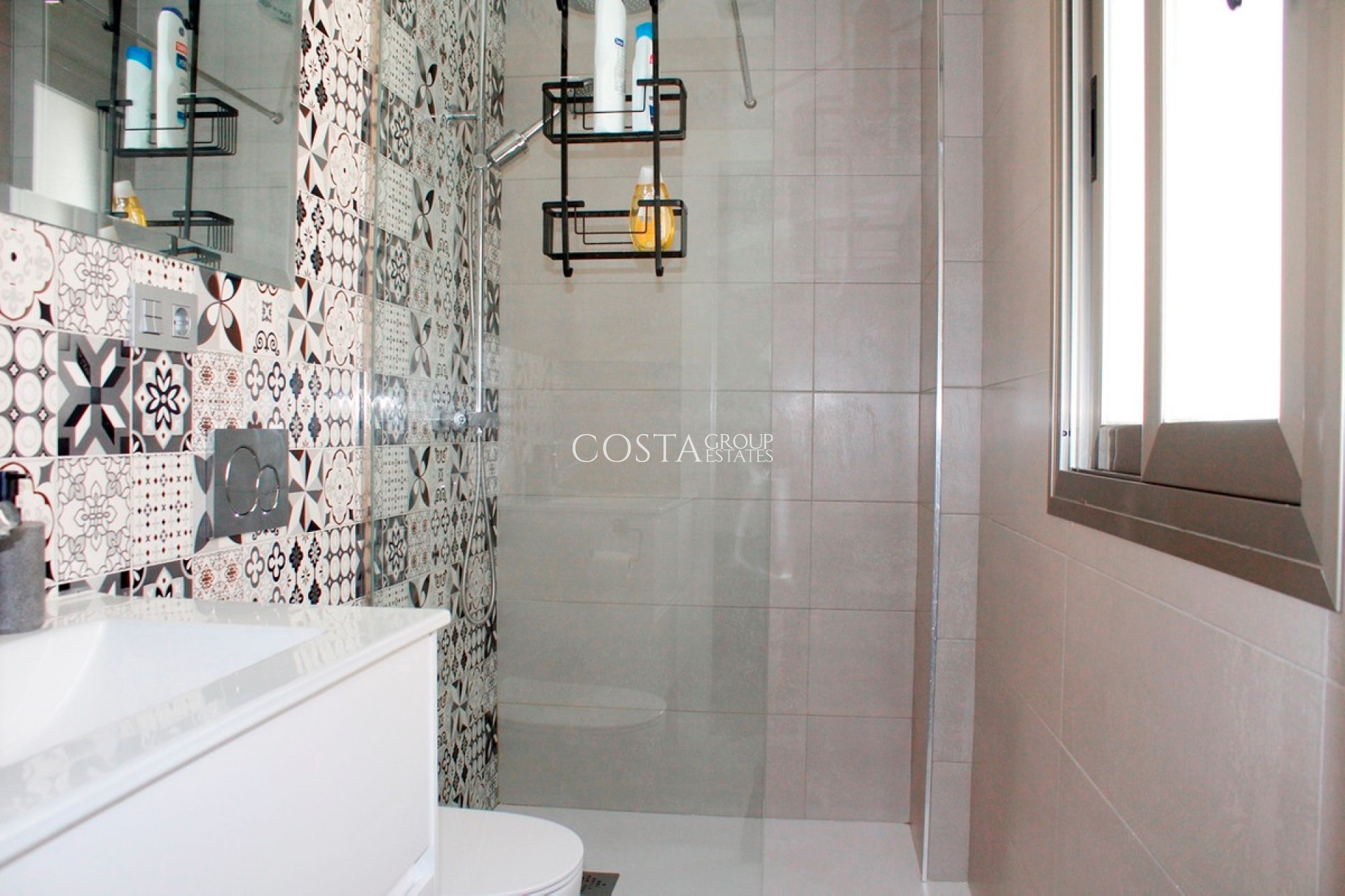 Resale - Villa -
Orihuela Costa