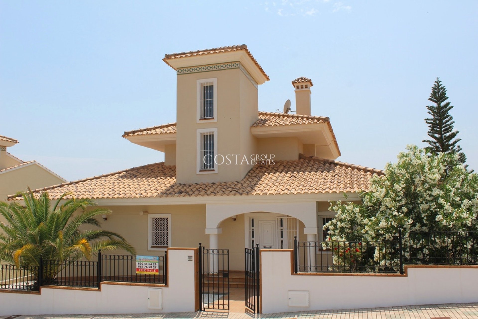 Resale - Villa -
Orihuela Costa