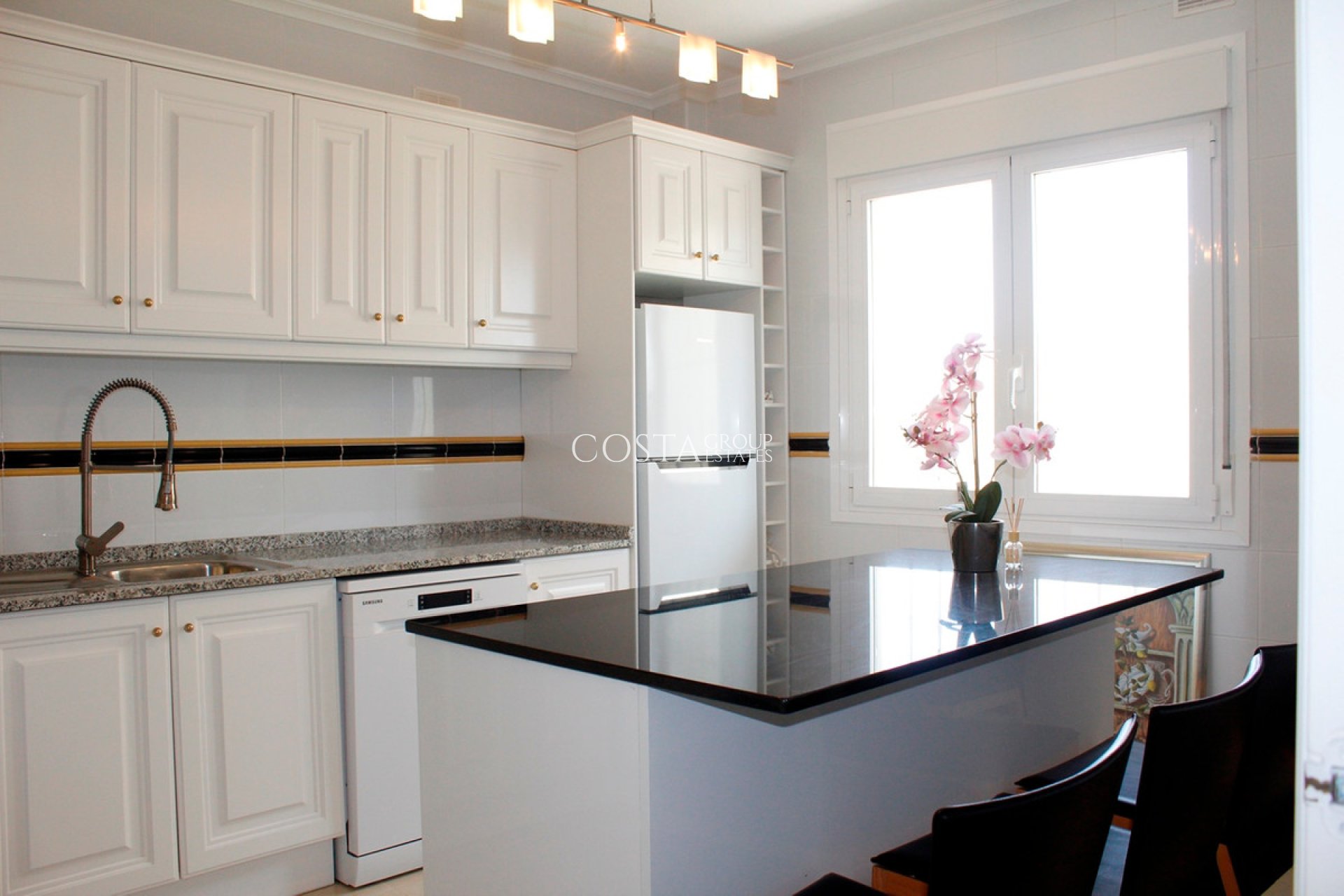 Resale - Villa -
Orihuela Costa