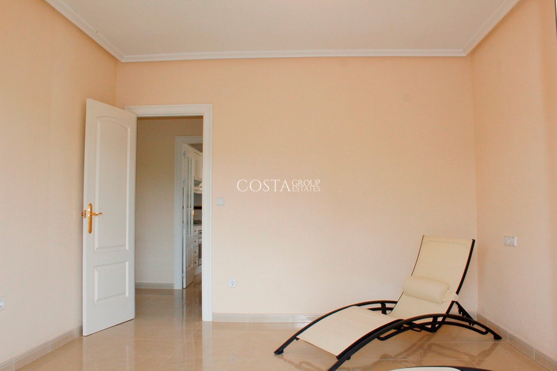 Resale - Villa -
Orihuela Costa