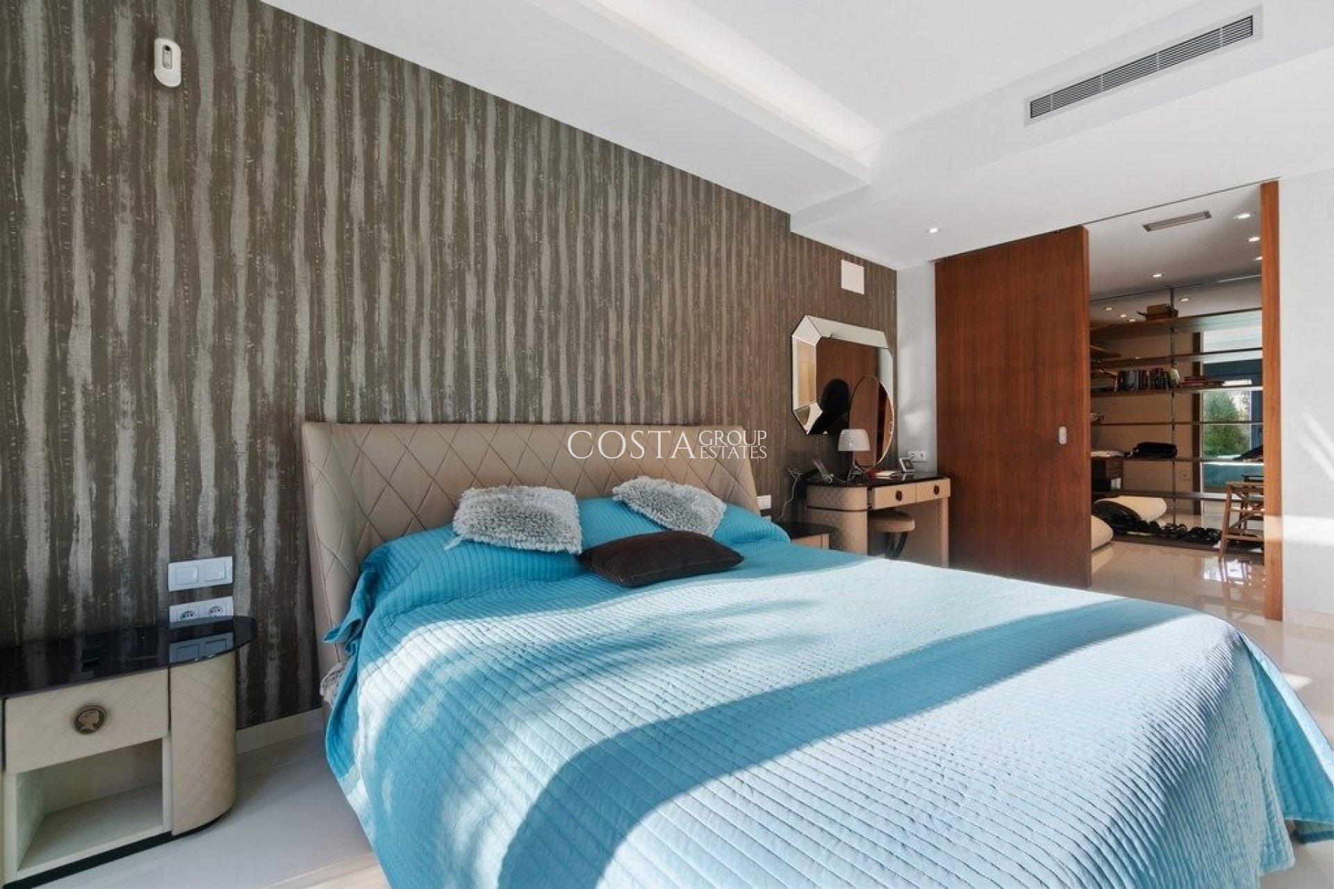 Resale - Villa -
Orihuela Costa