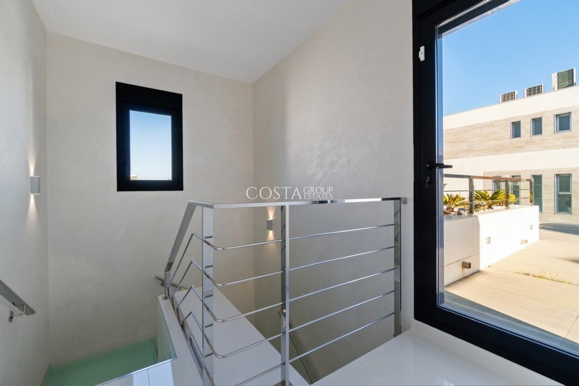 Resale - Villa -
Orihuela Costa
