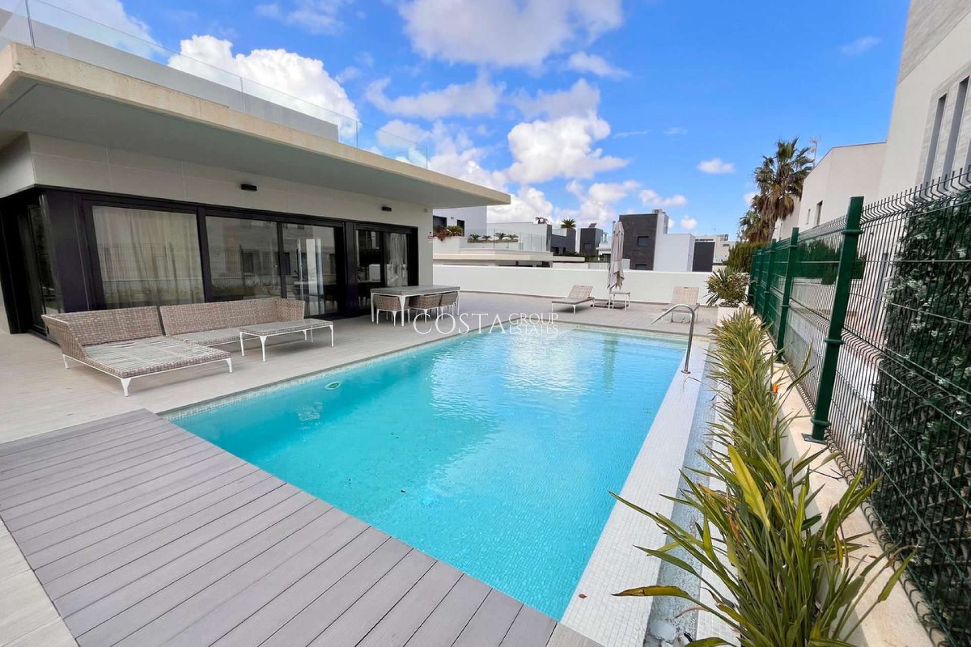 Resale - Villa -
Orihuela - Dehesa de Campoamor